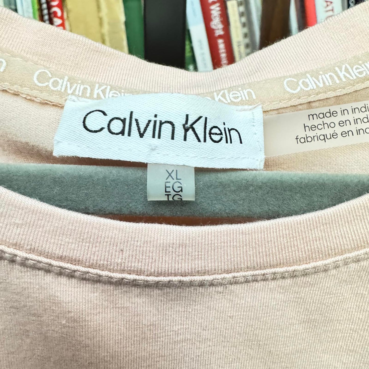 Calvin Klein Women's Graphic Tee - Elegant Style in Soft Pink XL