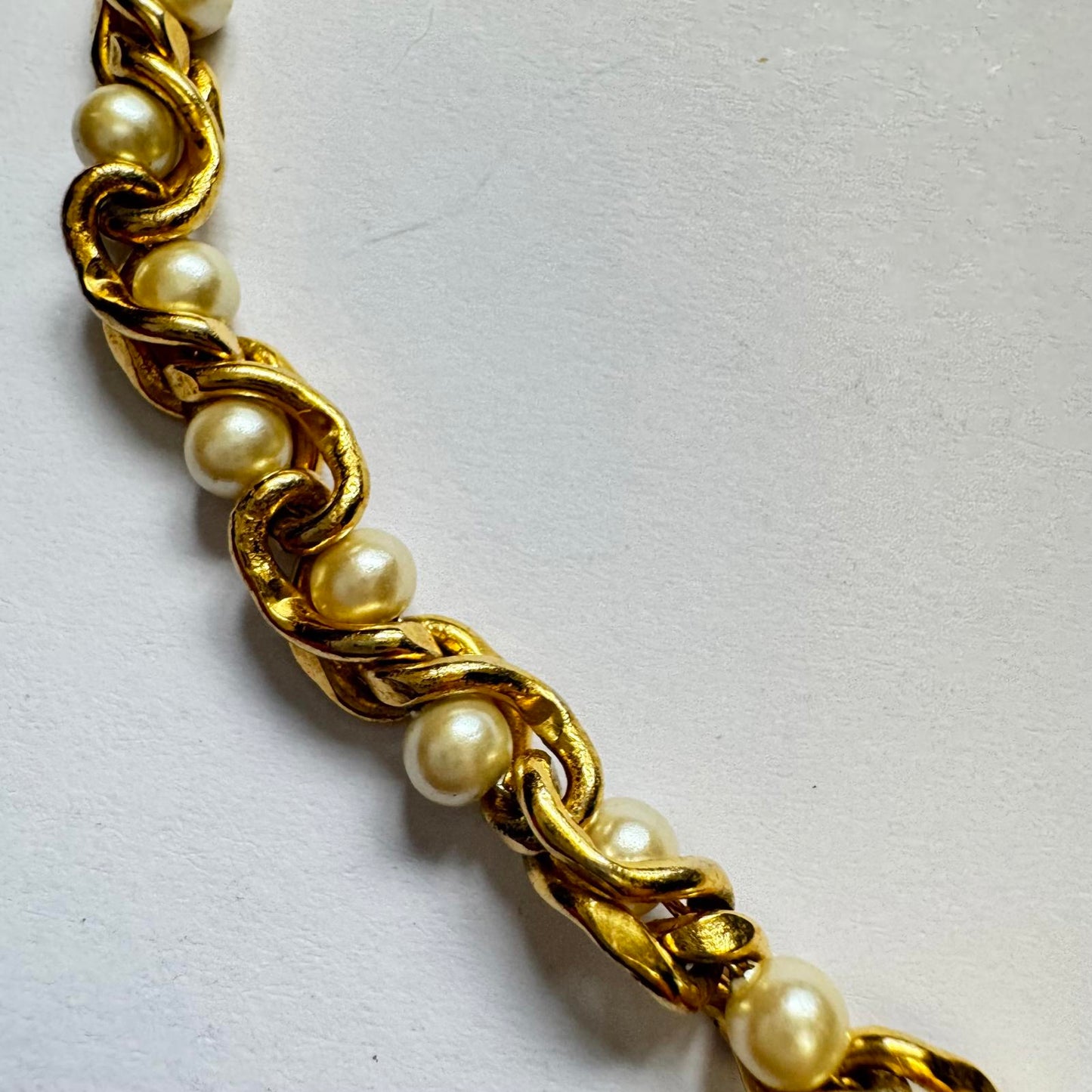 Vintage Elegant Gold-Tone Twist Faux Pearl Necklace