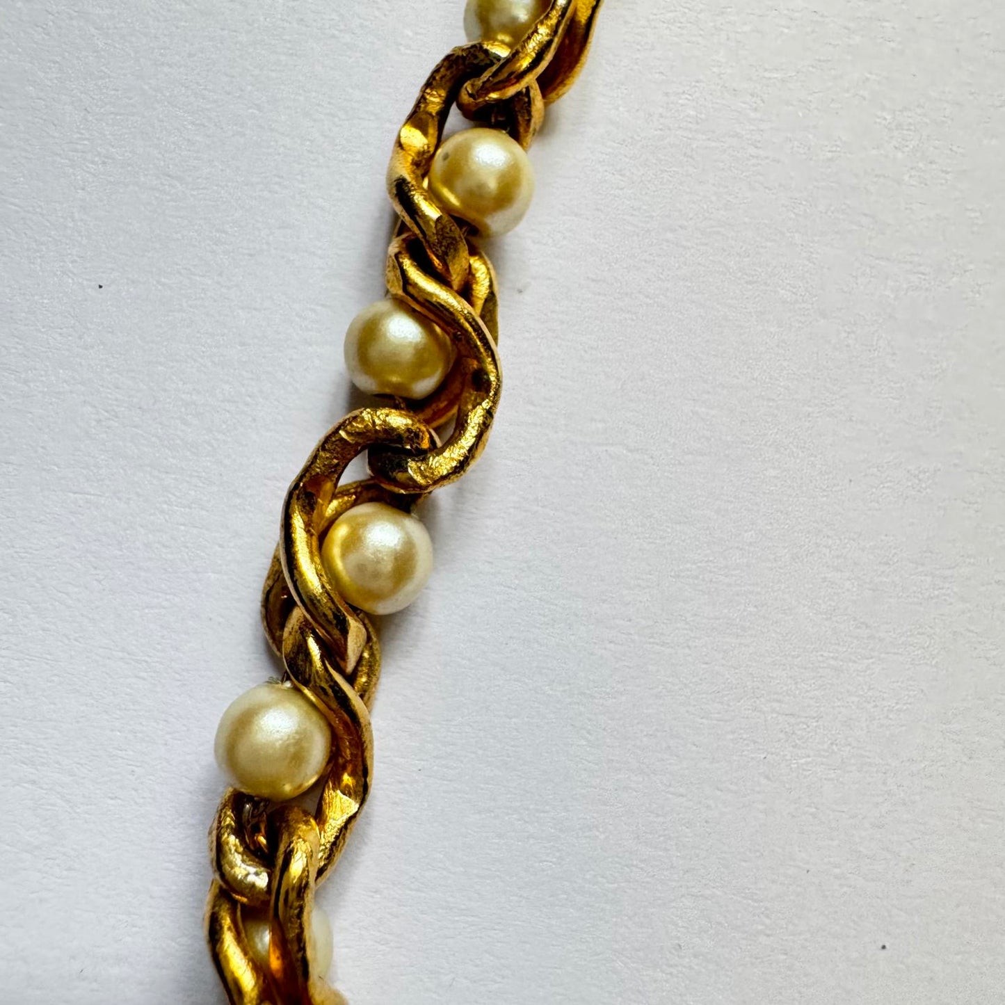 Vintage Elegant Gold-Tone Twist Faux Pearl Necklace