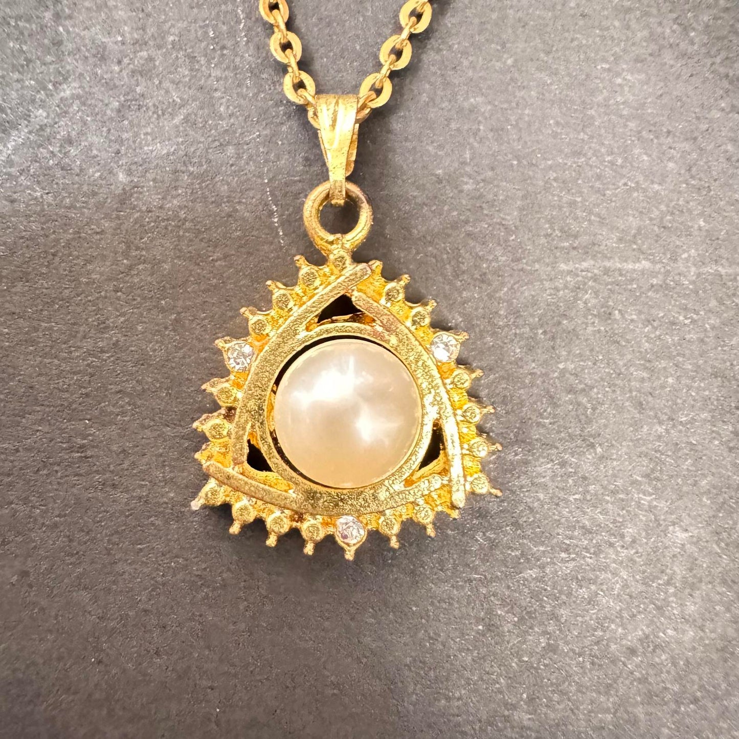 Signed Avon Gold Tone Faux Pearl Necklace – Vintage Style Teardrop Pendant