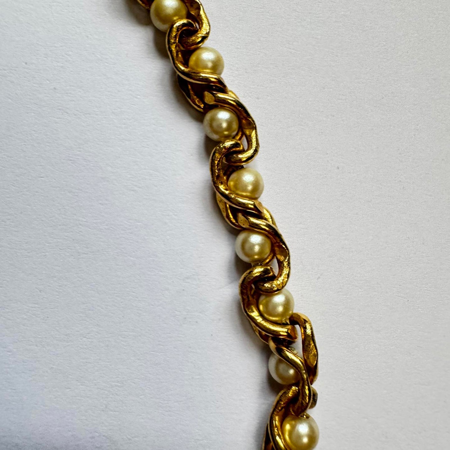 Vintage Elegant Gold-Tone Twist Faux Pearl Necklace