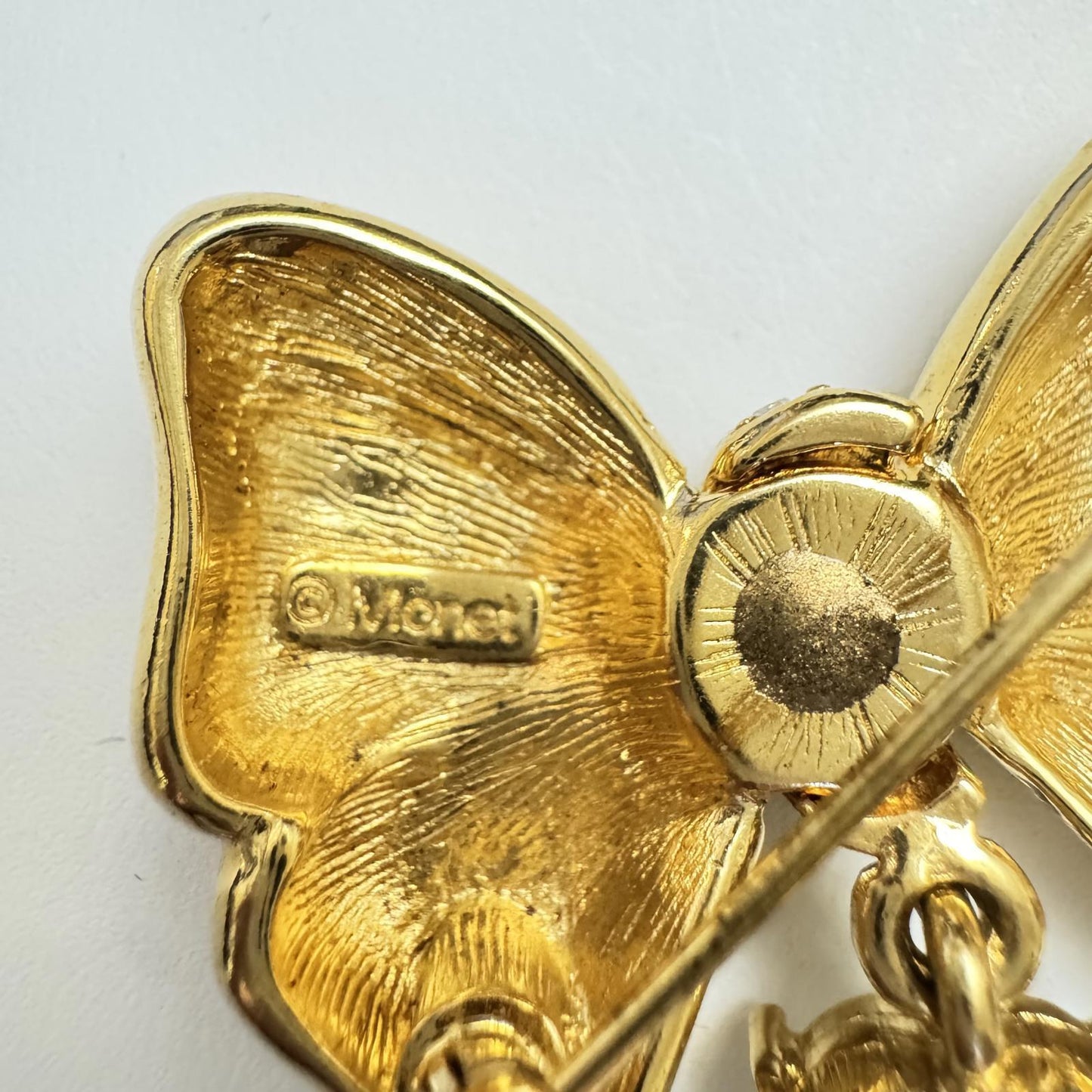 VTG Monet Gold Bow Brooch with Dangling Heart – Romantic Grandmacore Jewelry