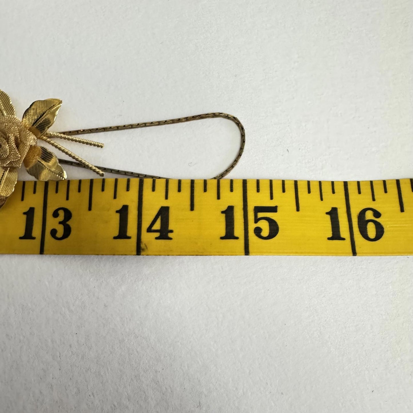 Vintage Floral Gold-Tone Necklace – Dainty Pendant Jewelry