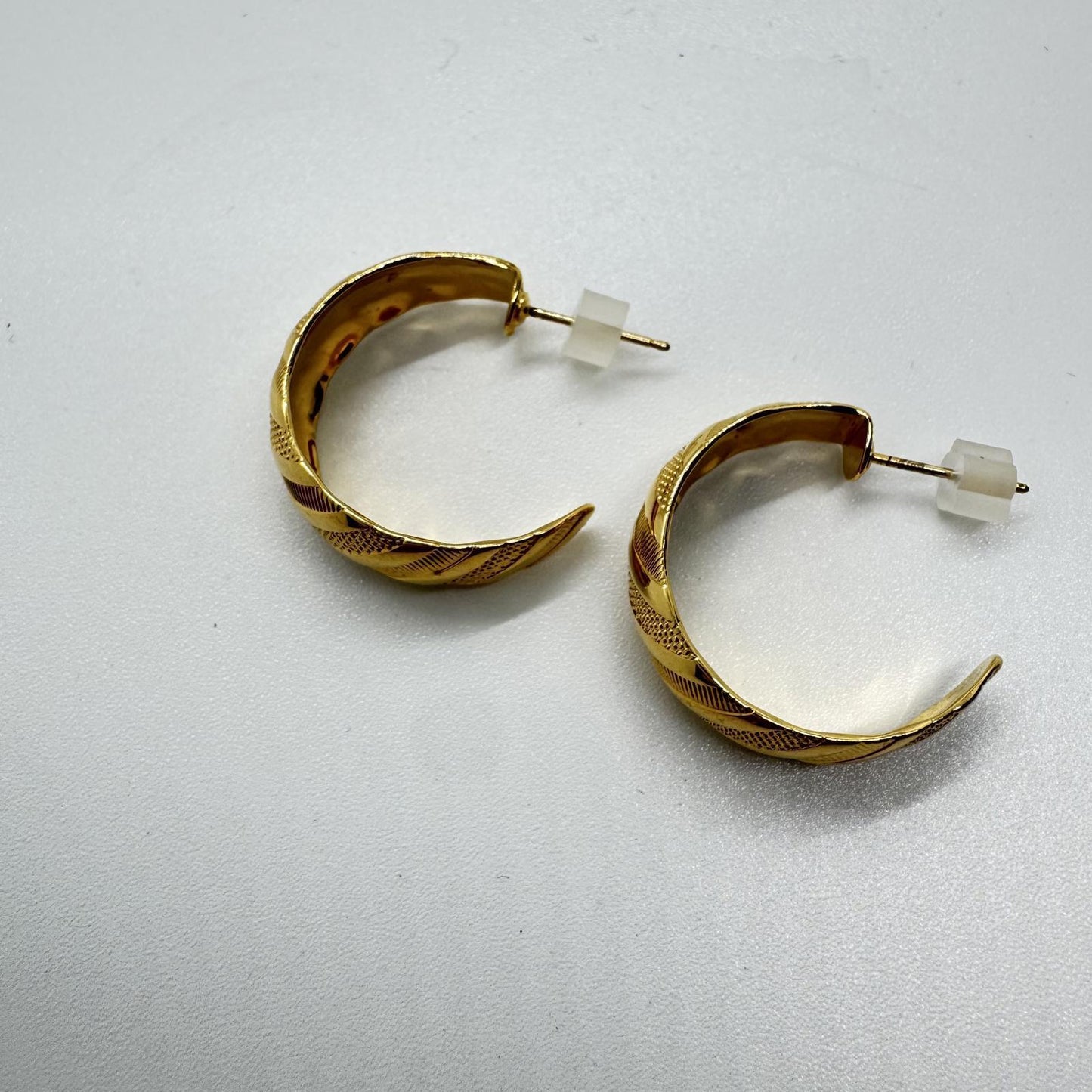 Vintage Gold-Tone Textured Hoop Earrings – Etched & Ribbed Half Hoops