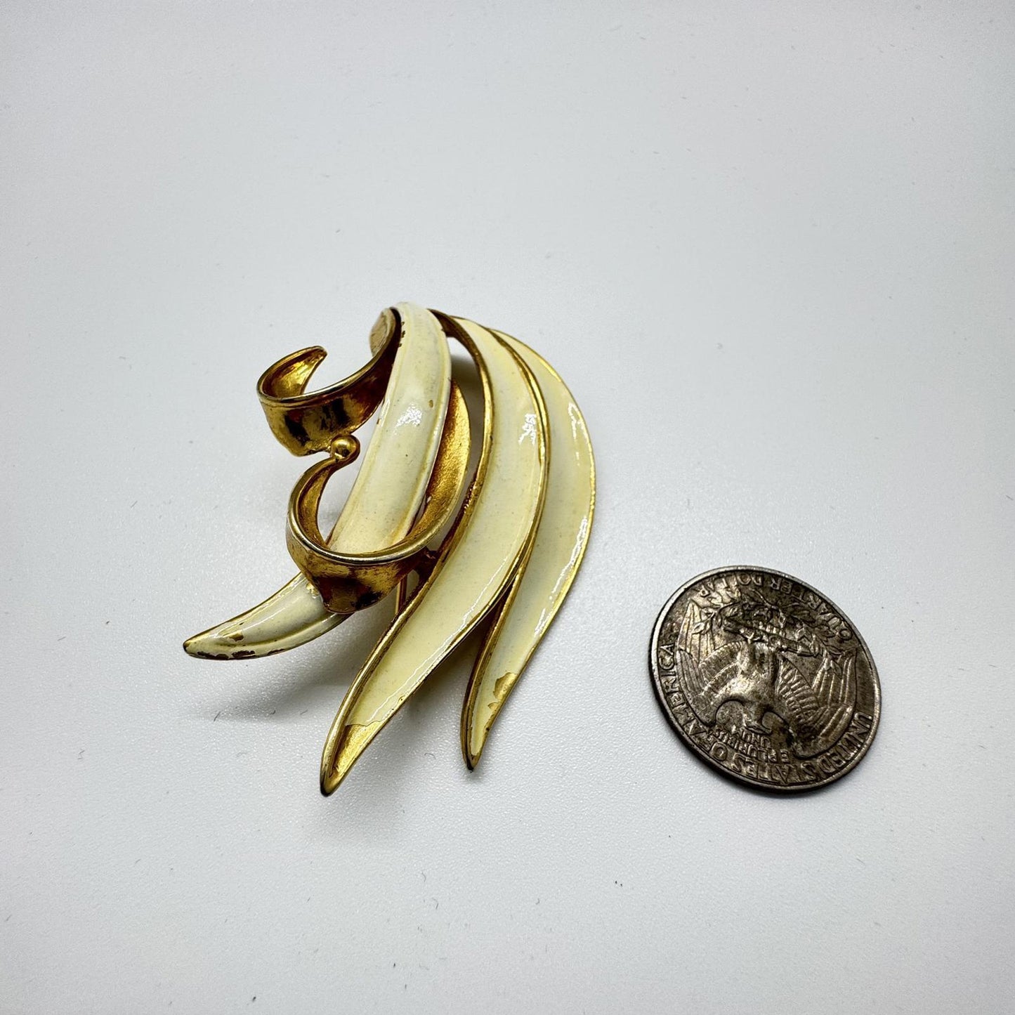 Vintage BSK Gold-Tone Swirl Brooch – Enamel Accent Elegant Signed Brooch