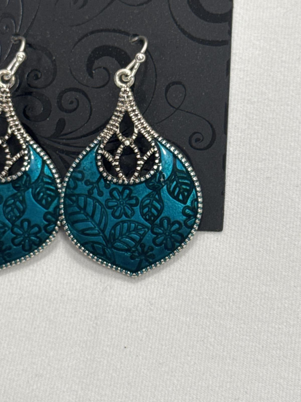 Stunning Teal Floral Dangle Earrings NWT