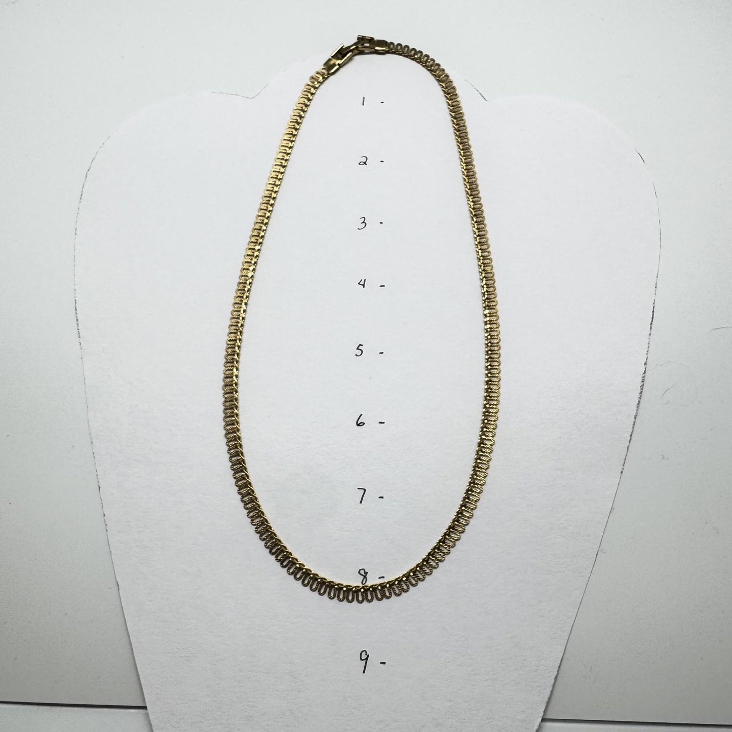 Vintage Gold-Tone Herringbone Chain Necklace – Classic Elegant Statement Piece