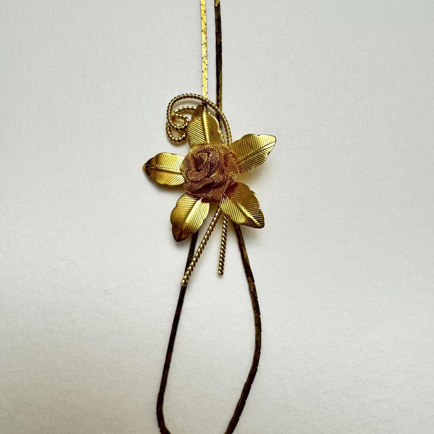 Vintage Floral Gold-Tone Necklace – Dainty Pendant Jewelry