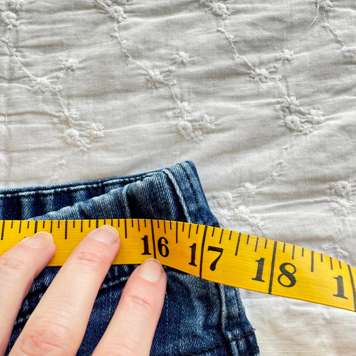 Anna and Ava Chic Floral Embroidered Denim Jeans - Ankle Length Frayed Hem XL