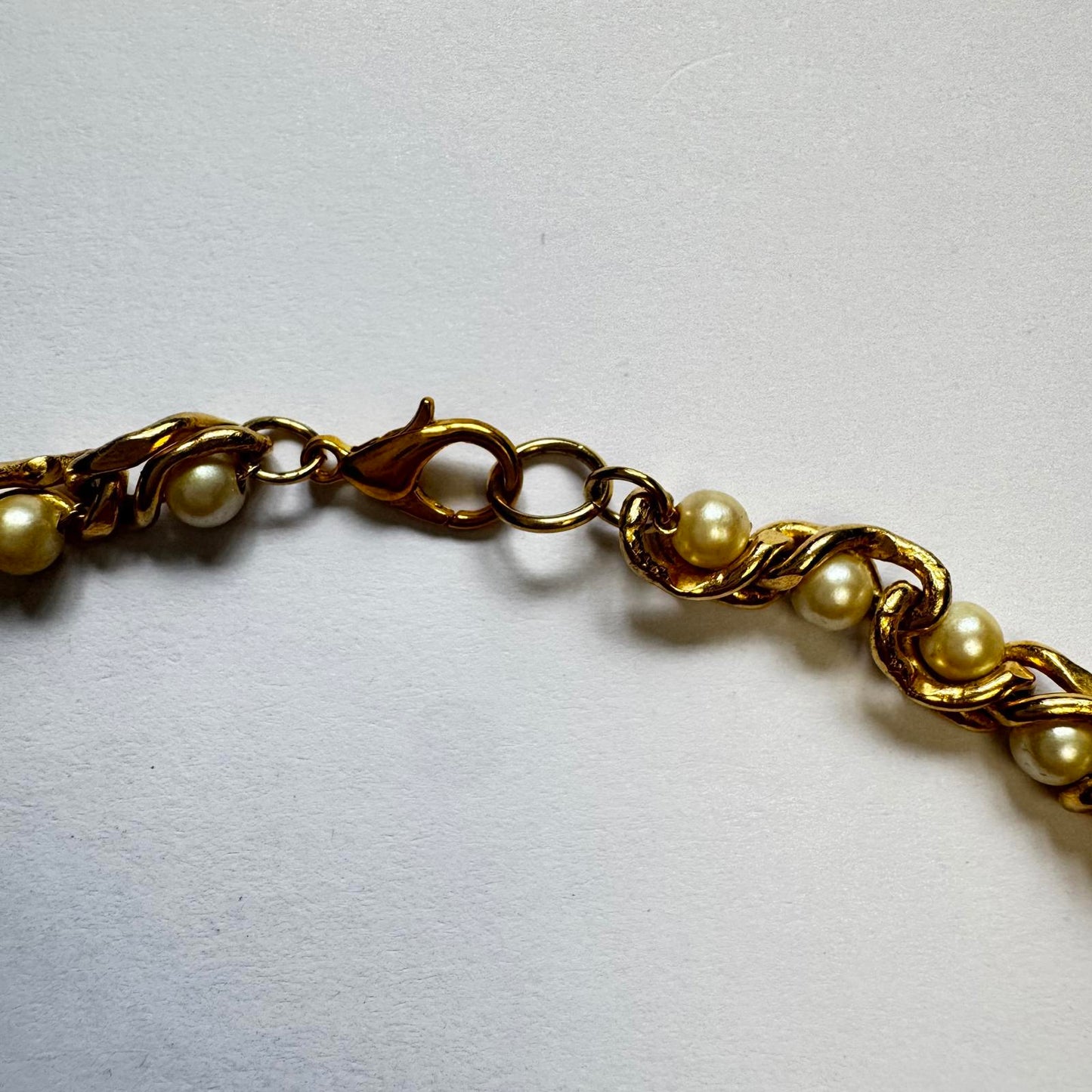 Vintage Elegant Gold-Tone Twist Faux Pearl Necklace