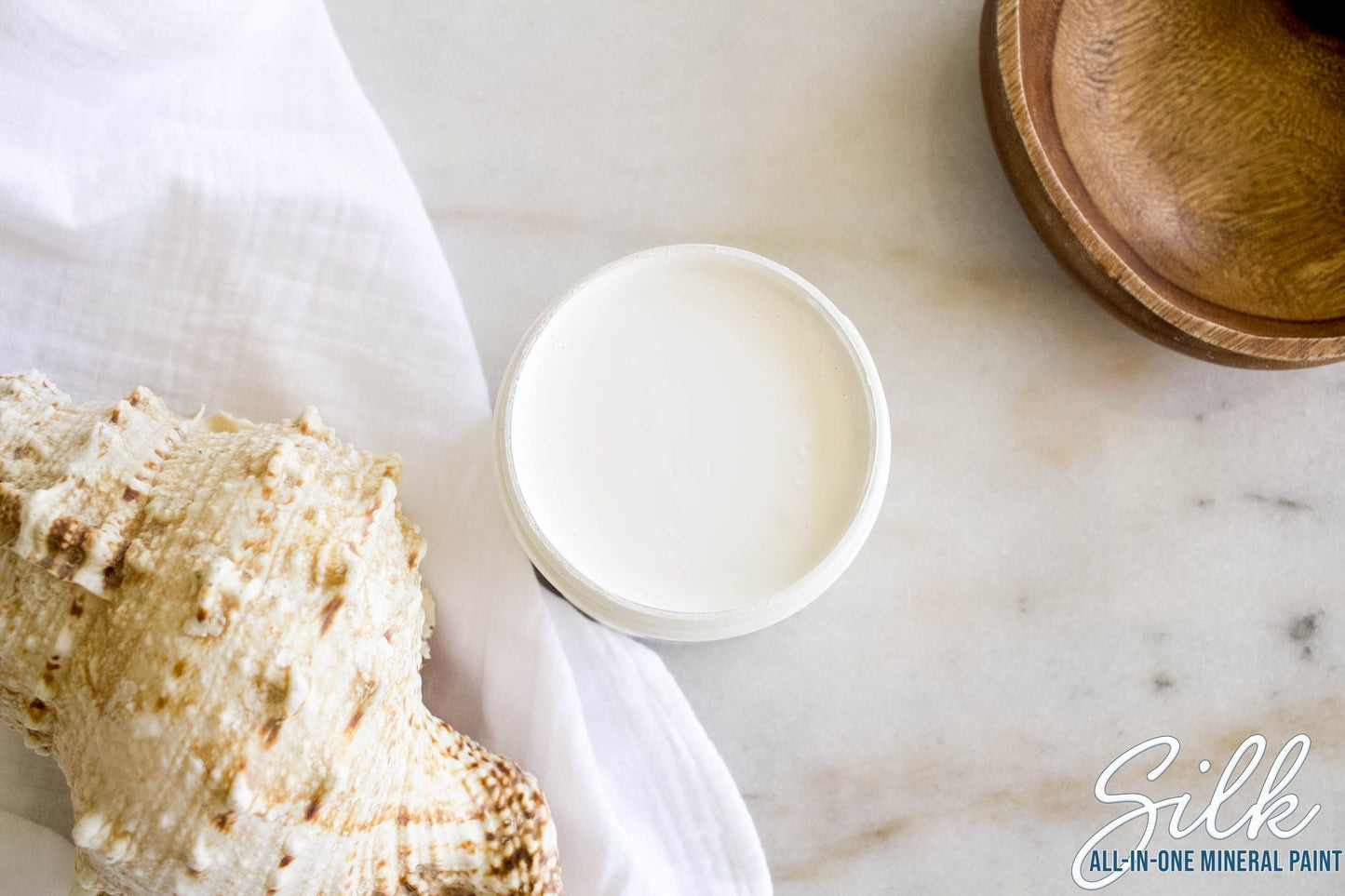 Dixie Belle Silk Mineral Paint – Whitecap