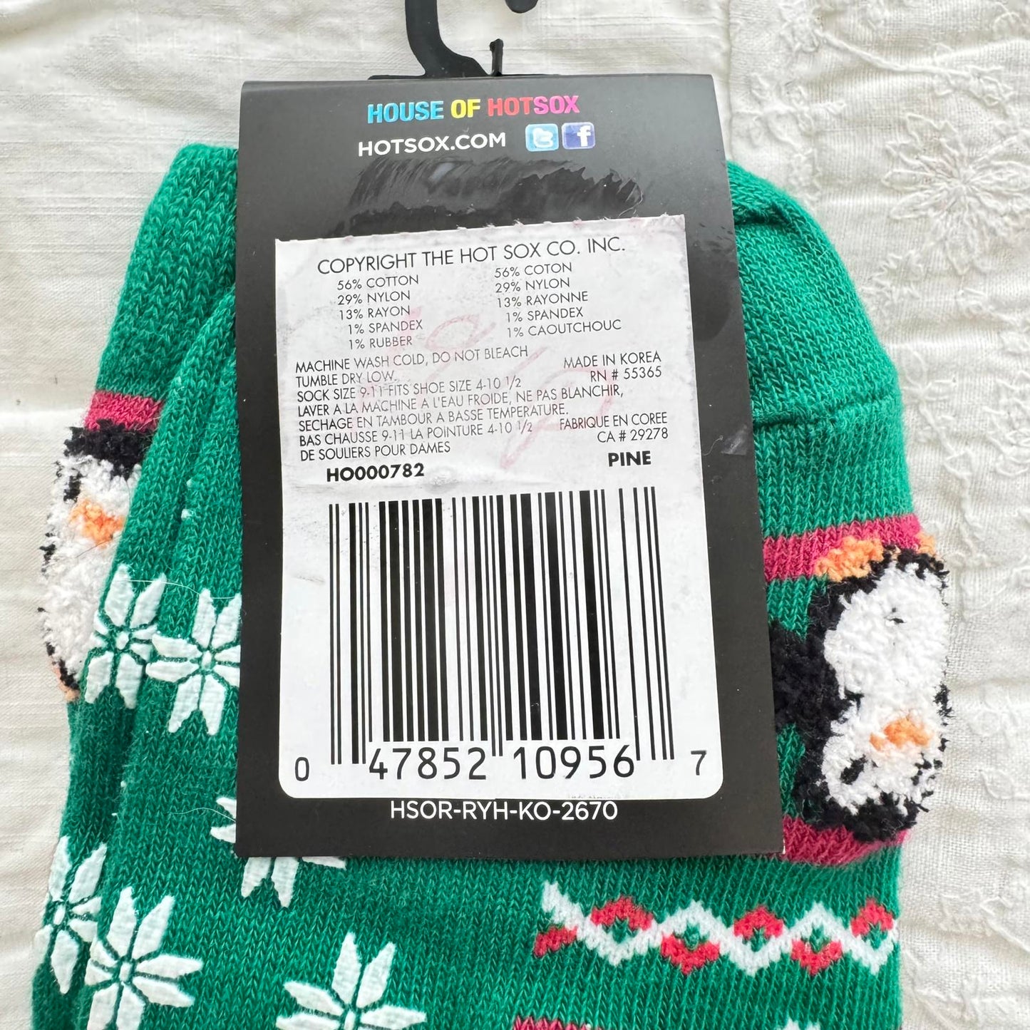 Cozy Hot Sox Penguin Pattern Socks - Fun Holiday Style Size 9-11