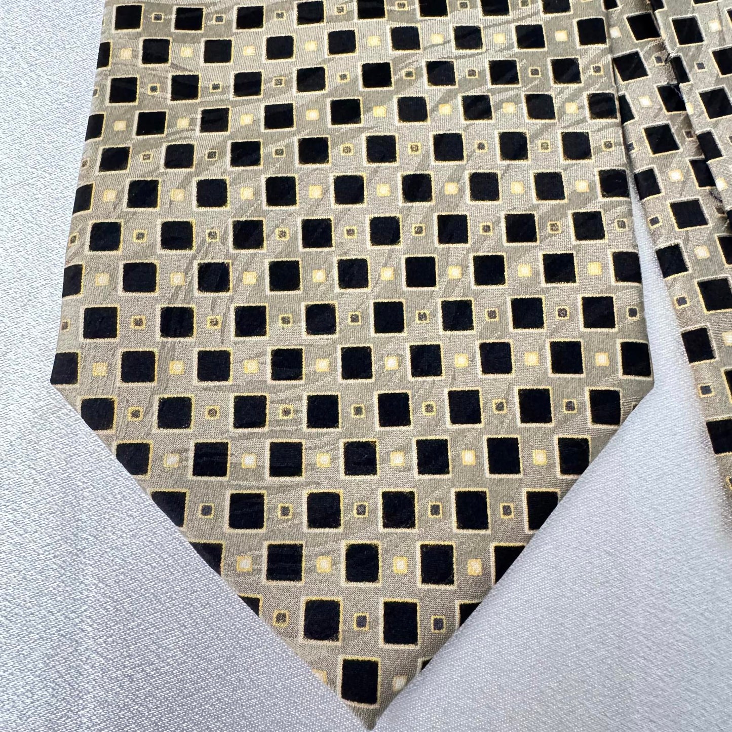 Di Moesio Silk Tie - Geometric Pattern - Luxurious Design