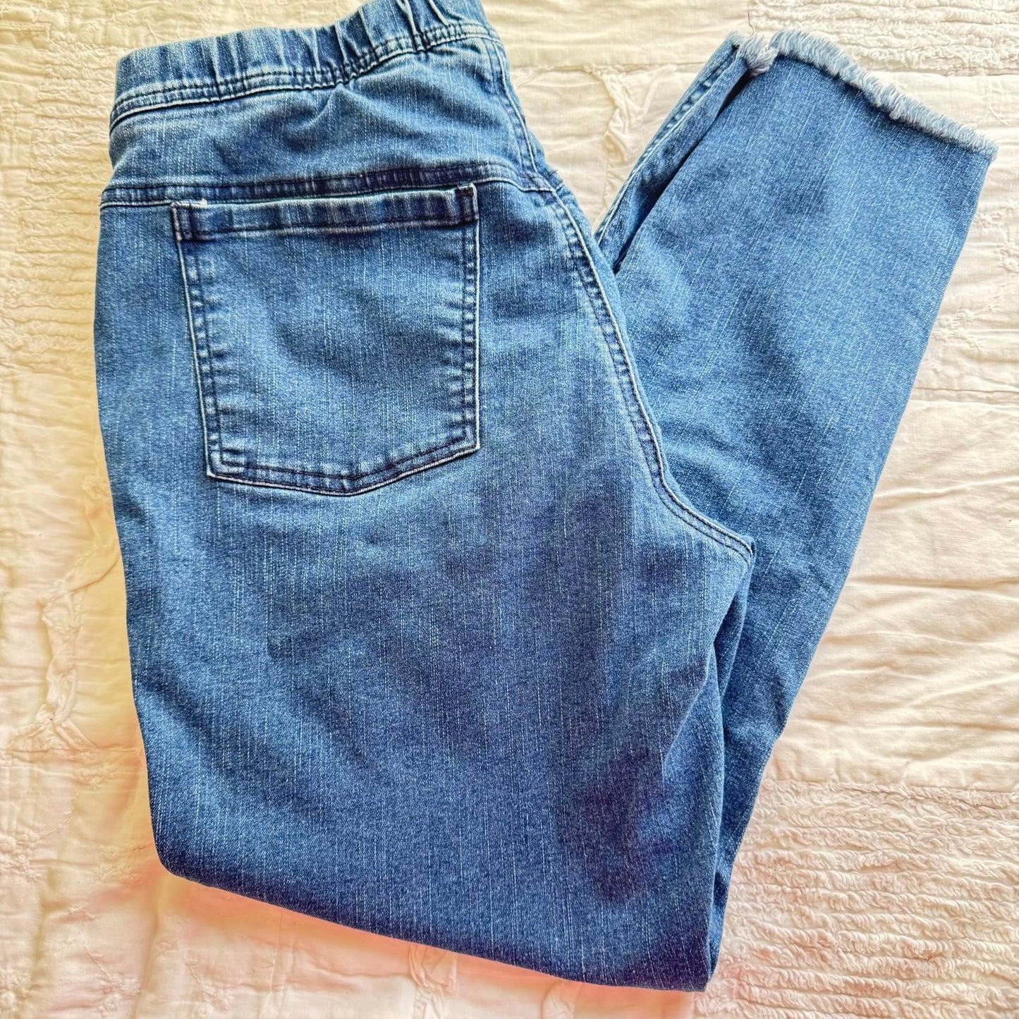 Anna and Ava Chic Floral Embroidered Denim Jeans - Ankle Length Frayed Hem  XL