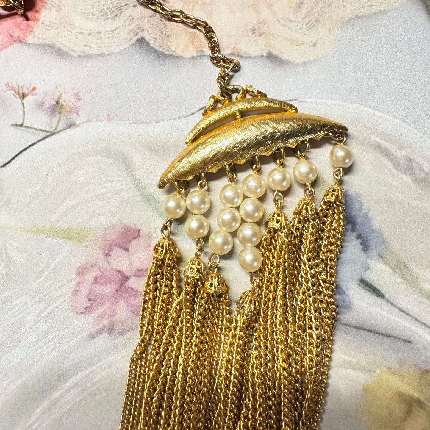 Vintage Cameo Elegant Multi-Layer Gold Tone Chain Necklace with Faux Pearls
