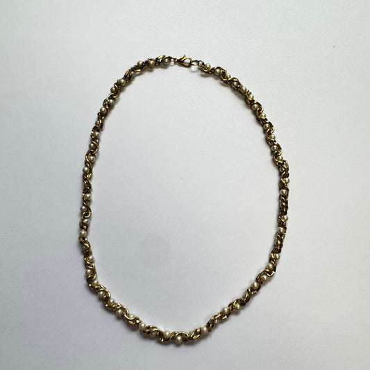 Vintage Elegant Gold-Tone Twist Faux Pearl Necklace
