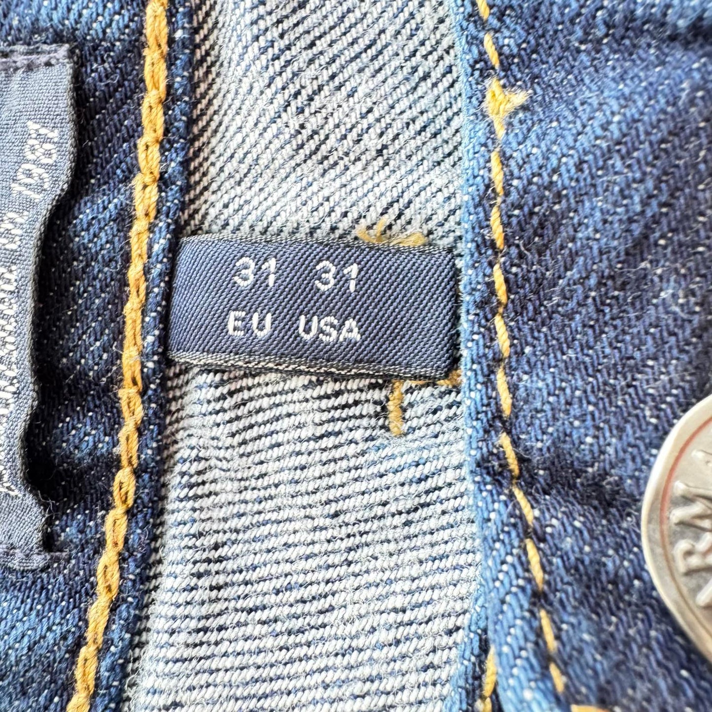 AJ Armani Jeans - Classic Denim - Size 31x31