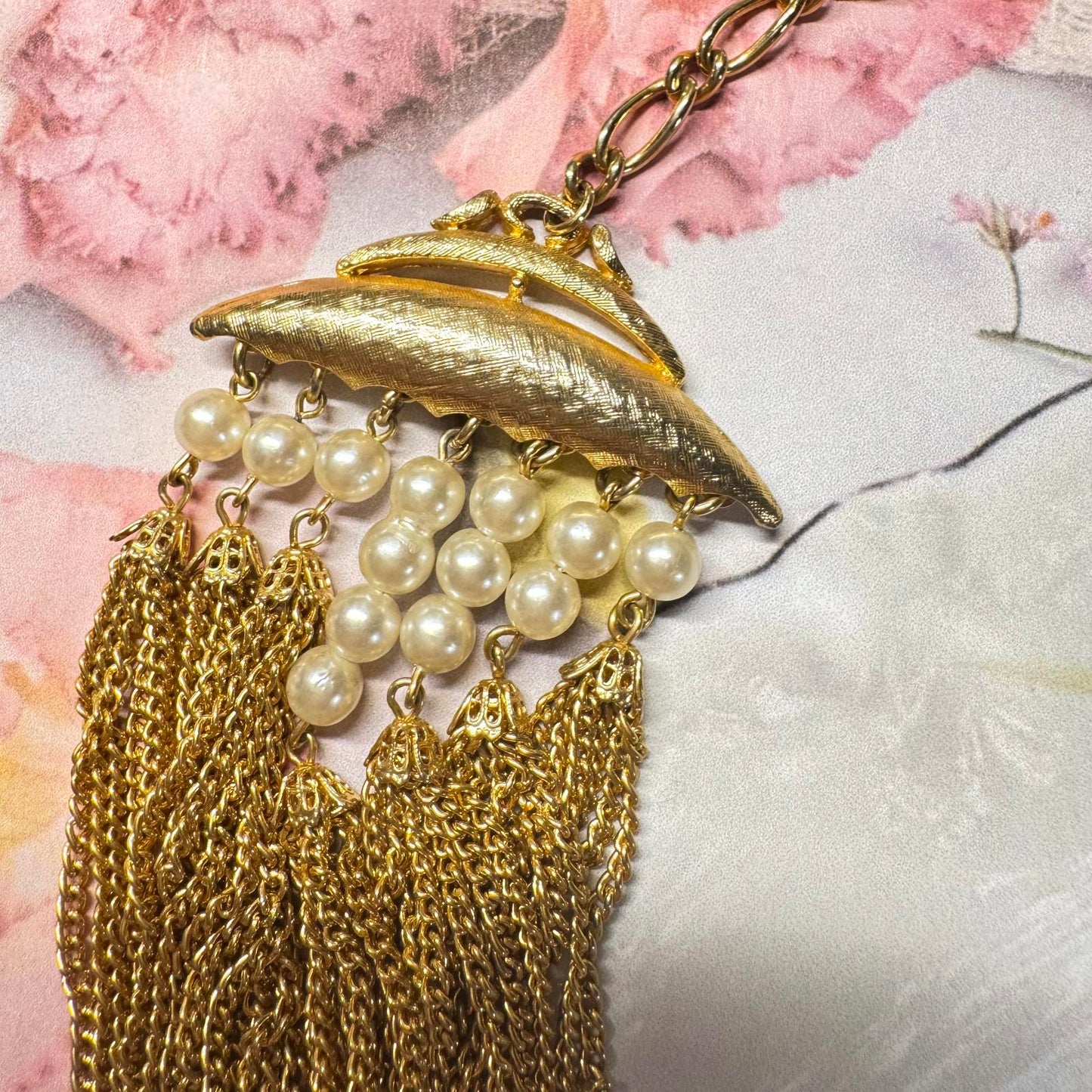 Vintage Cameo Elegant Multi-Layer Gold Tone Chain Necklace with Faux Pearls