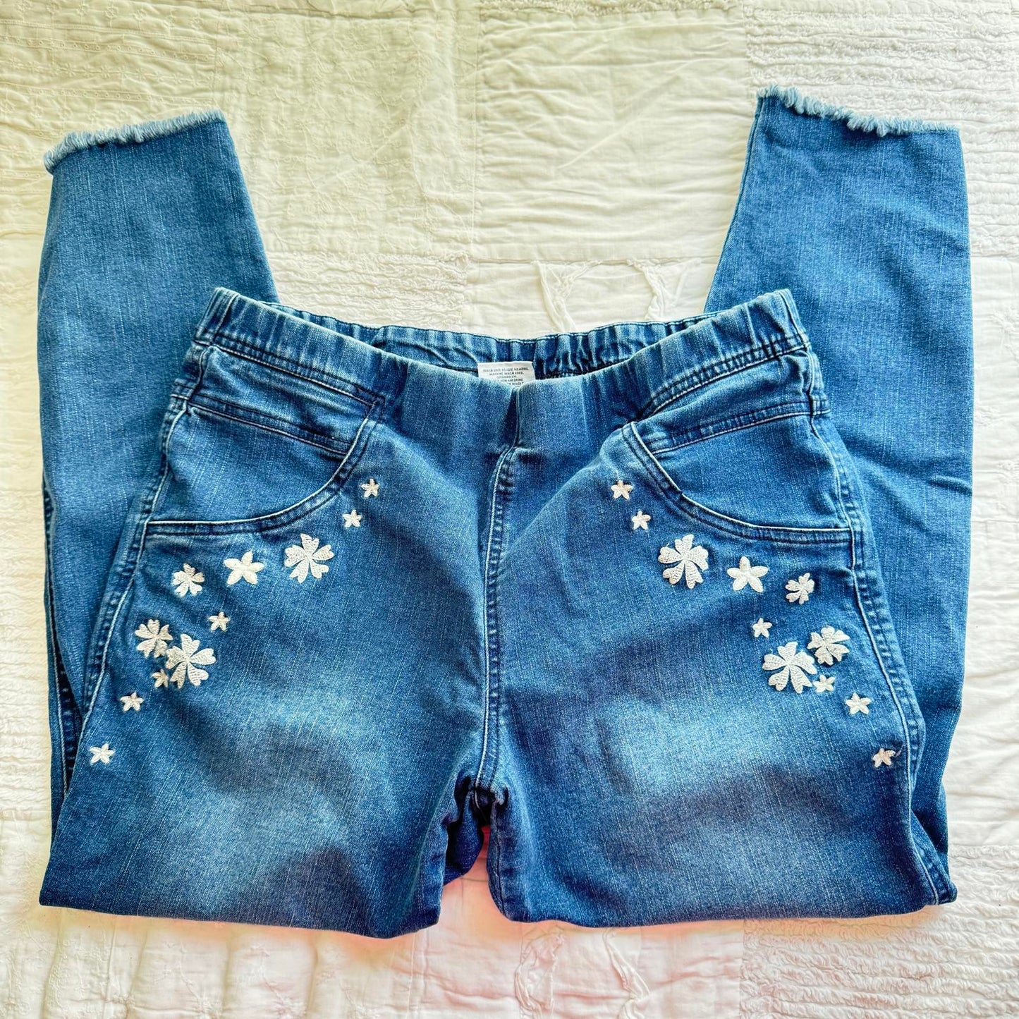 Anna and Ava Chic Floral Embroidered Denim Jeans - Ankle Length Frayed Hem  XL