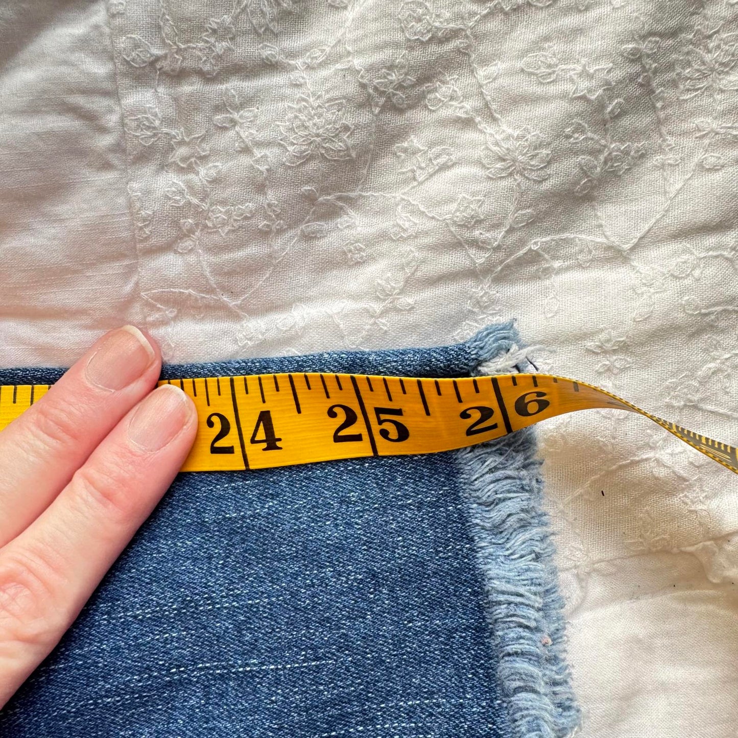 Anna and Ava Chic Floral Embroidered Denim Jeans - Ankle Length Frayed Hem  XL