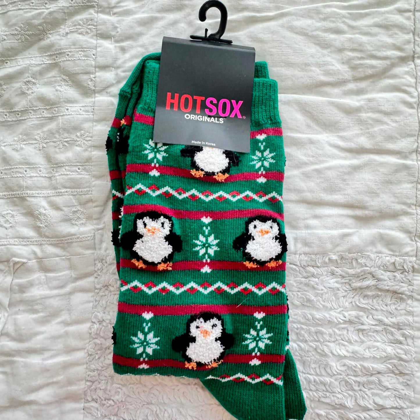 Cozy Hot Sox Penguin Pattern Socks - Fun Holiday Style Size 9-11