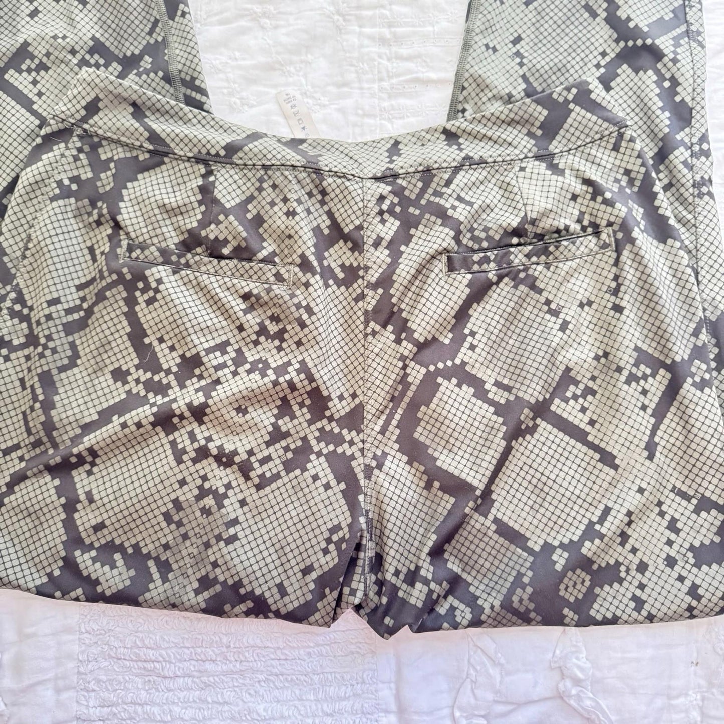 Lululemon Athletically leggings size 6 Gator Print