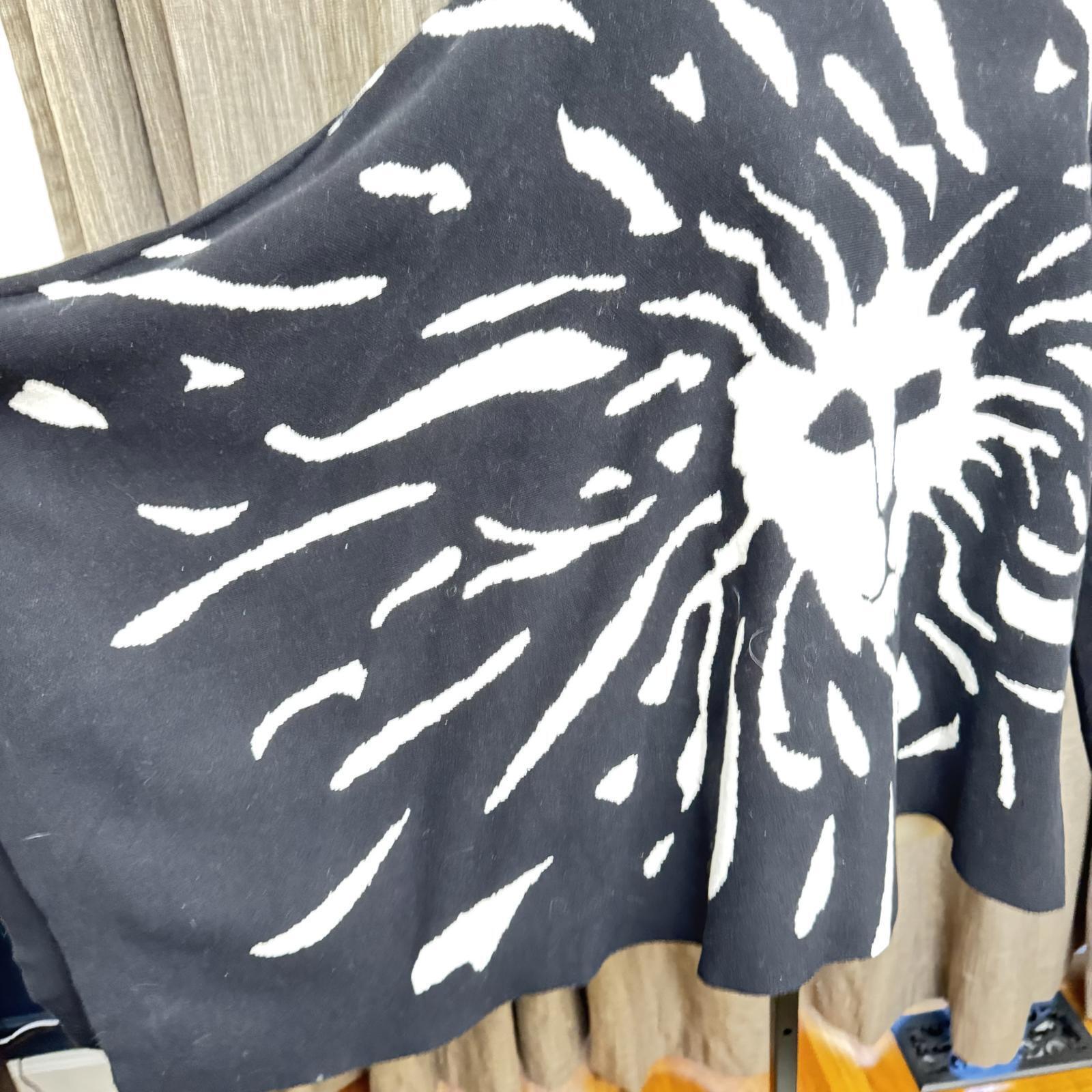 Anne Klein Stylish Black Lion Graphic Sweater/Shaw