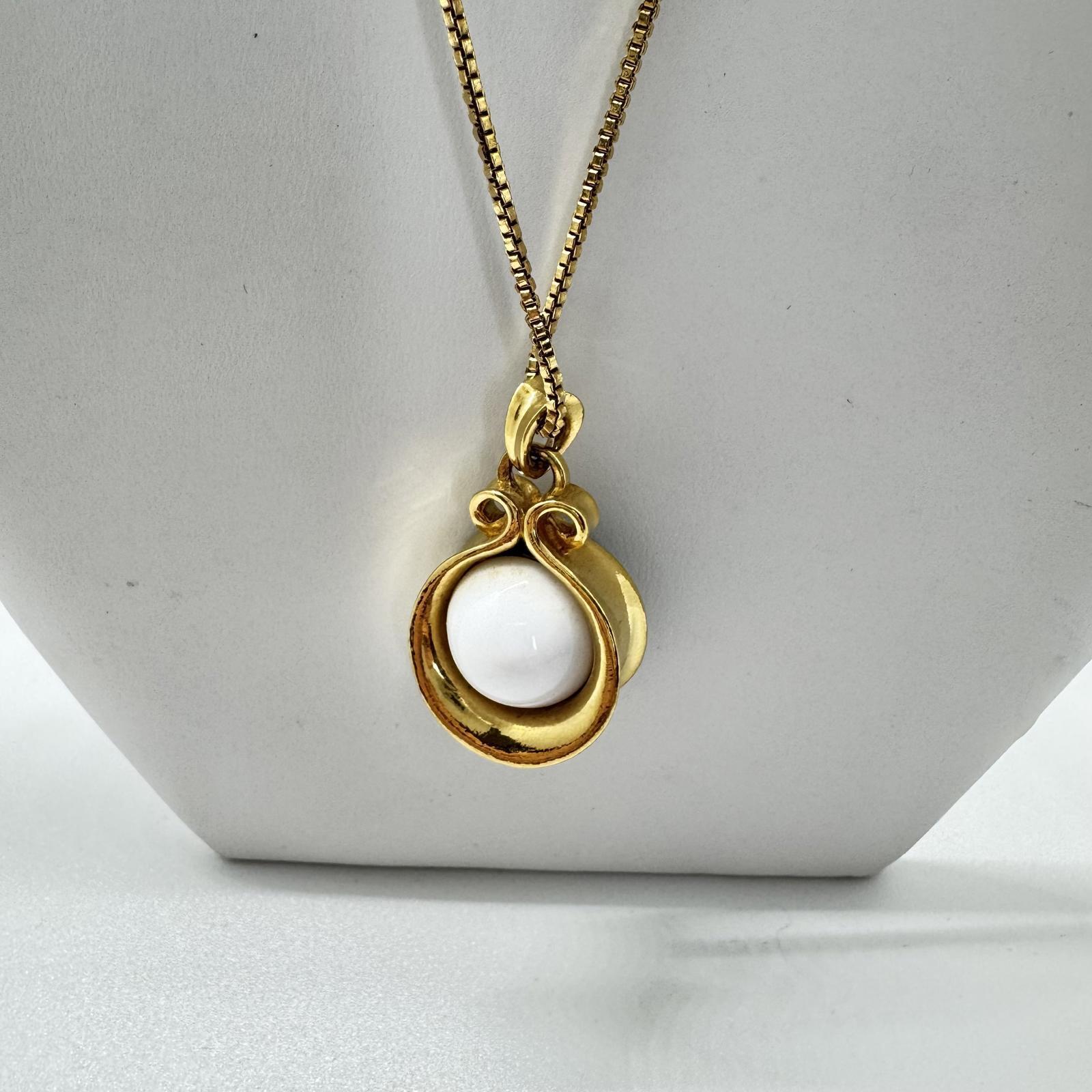 Vintage Avon Gold-Tone Flip Pendant Necklace – Black & White Reversible Stone