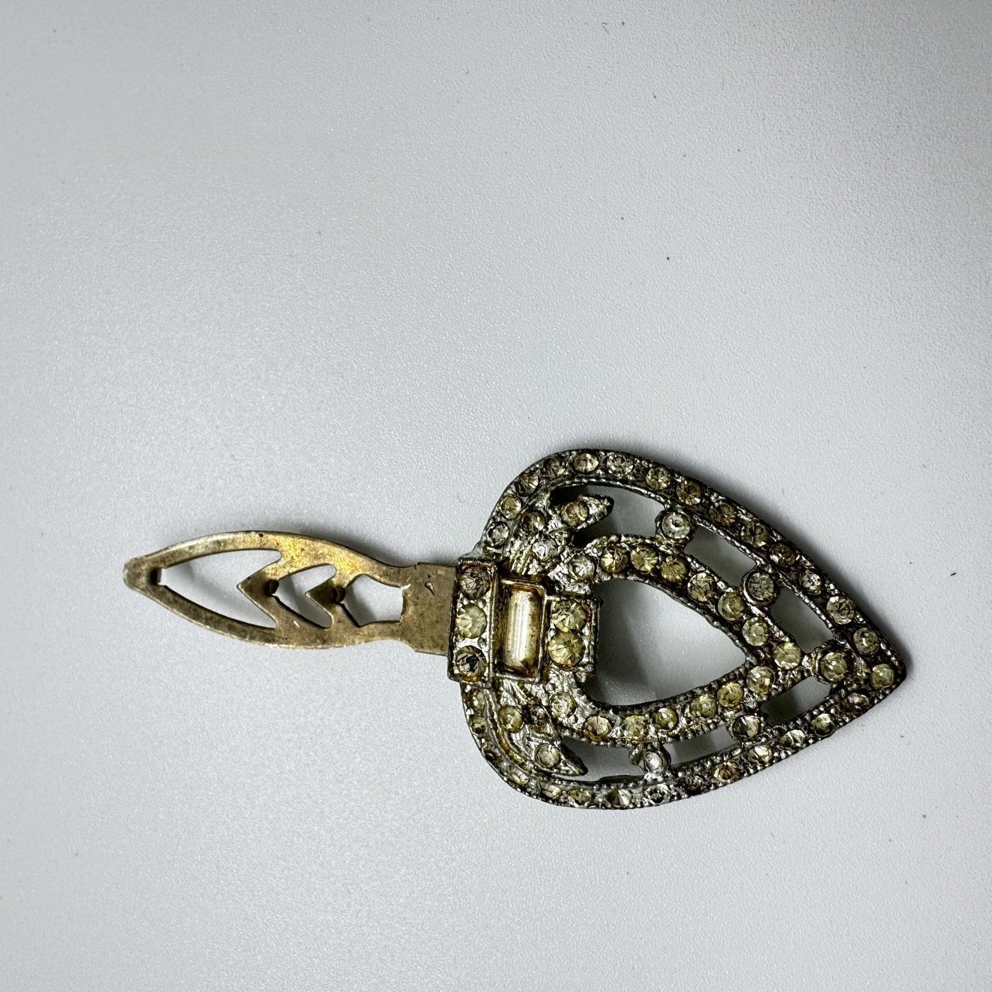 Vintage Art Deco Silver-Tone Rhinestone Fur Clip – Filigree Dress Clip