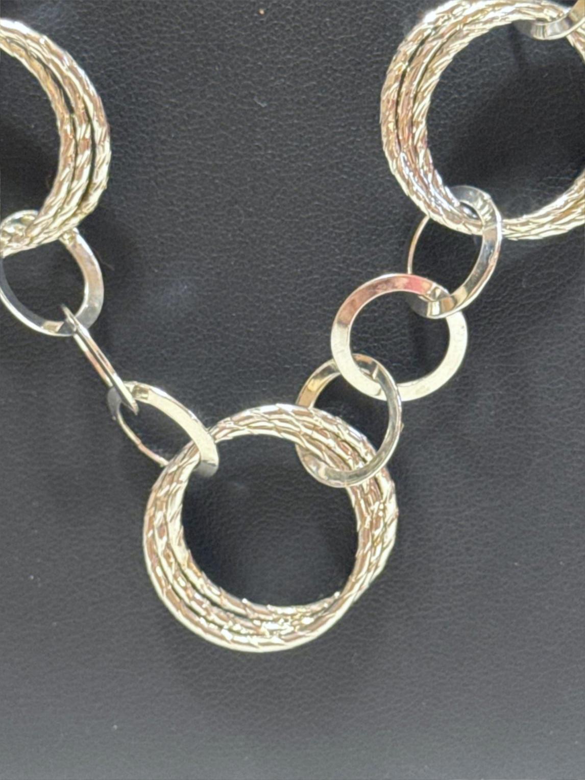 Elegant Linked Silver Tone Necklace Chunky Style