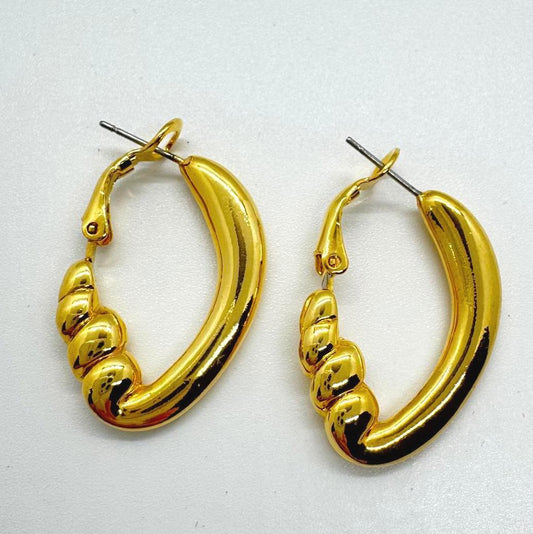 Vintage Gold-Tone Twist Hoop Earrings – Bold Retro Statement Jewelry