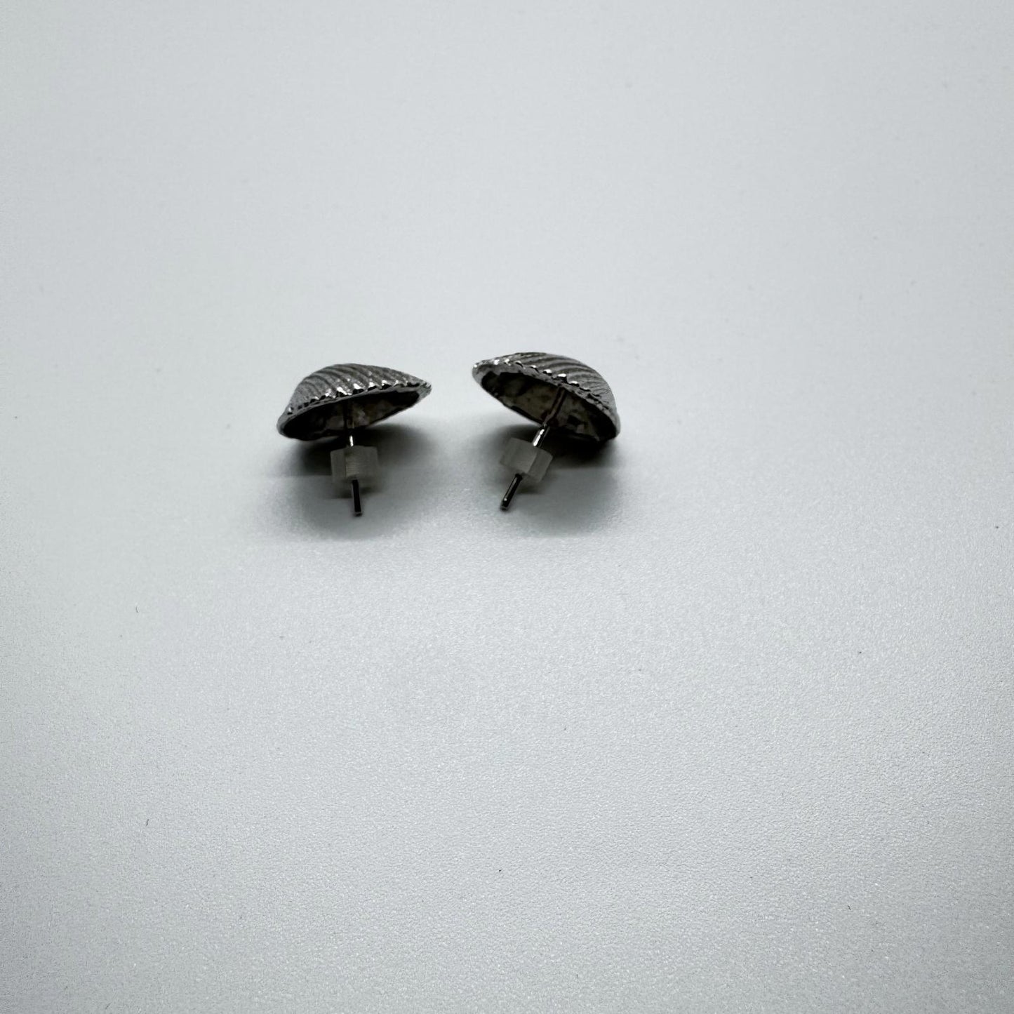 Vintage Silver-Tone Seashell Stud Earrings – Nautical Beach Jewelry