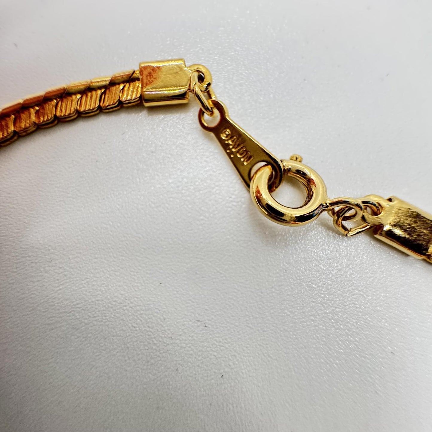 Vintage Avon Gold-Tone Herringbone Chain Necklace – Classic Minimalist Jewelry