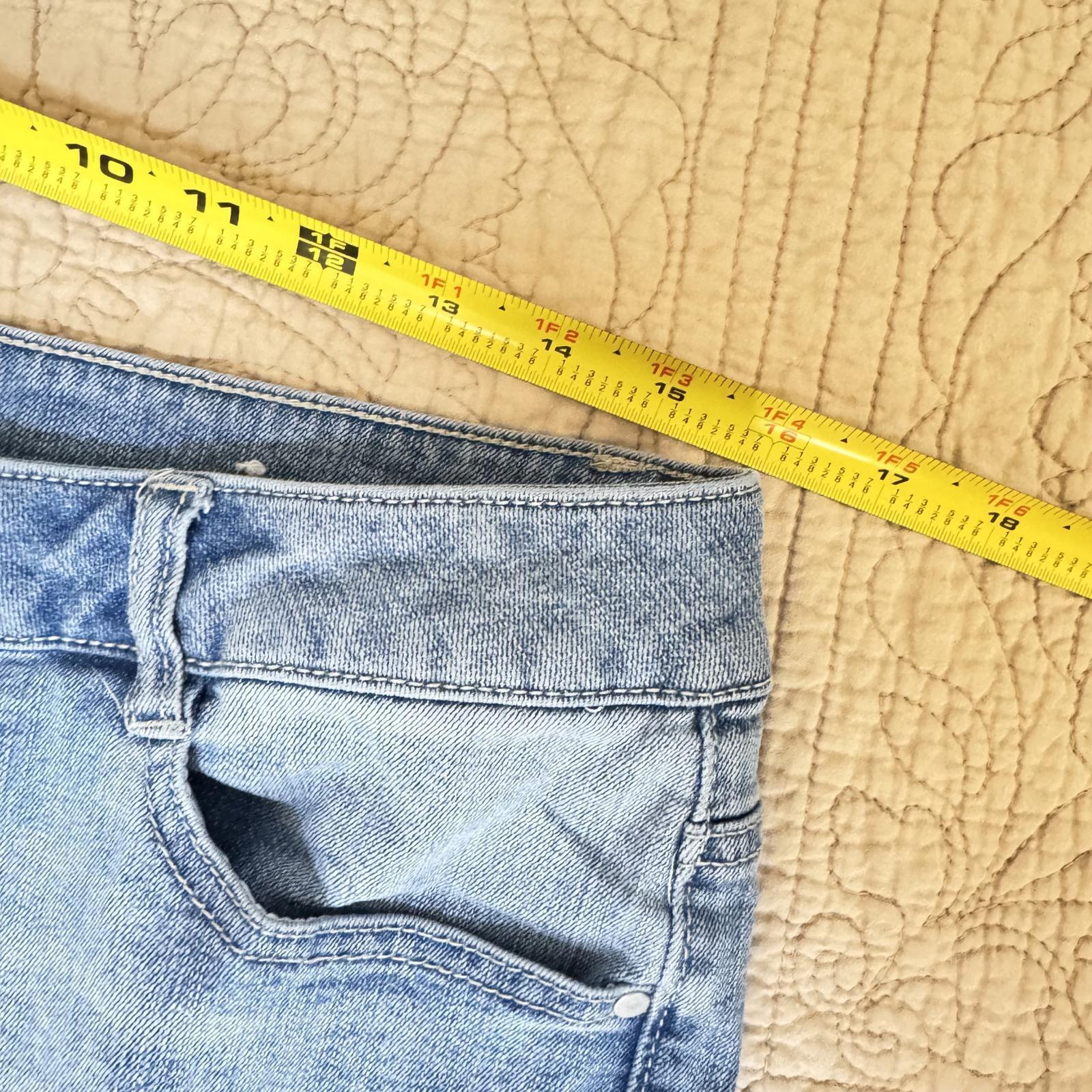 Stylish Women’s Cargo Jeans - Light Blue Denim