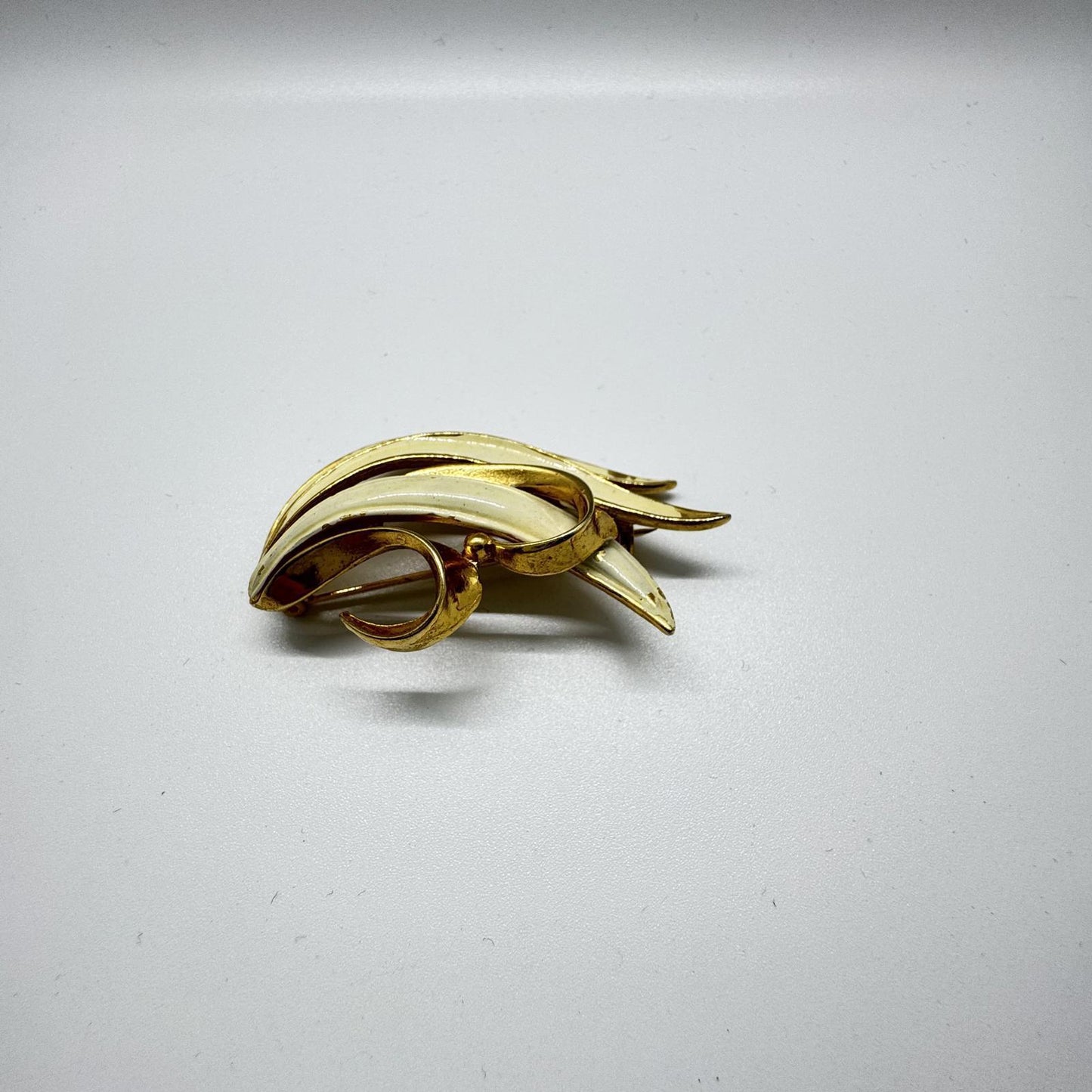 Vintage BSK Gold-Tone Swirl Brooch – Enamel Accent Elegant Signed Brooch