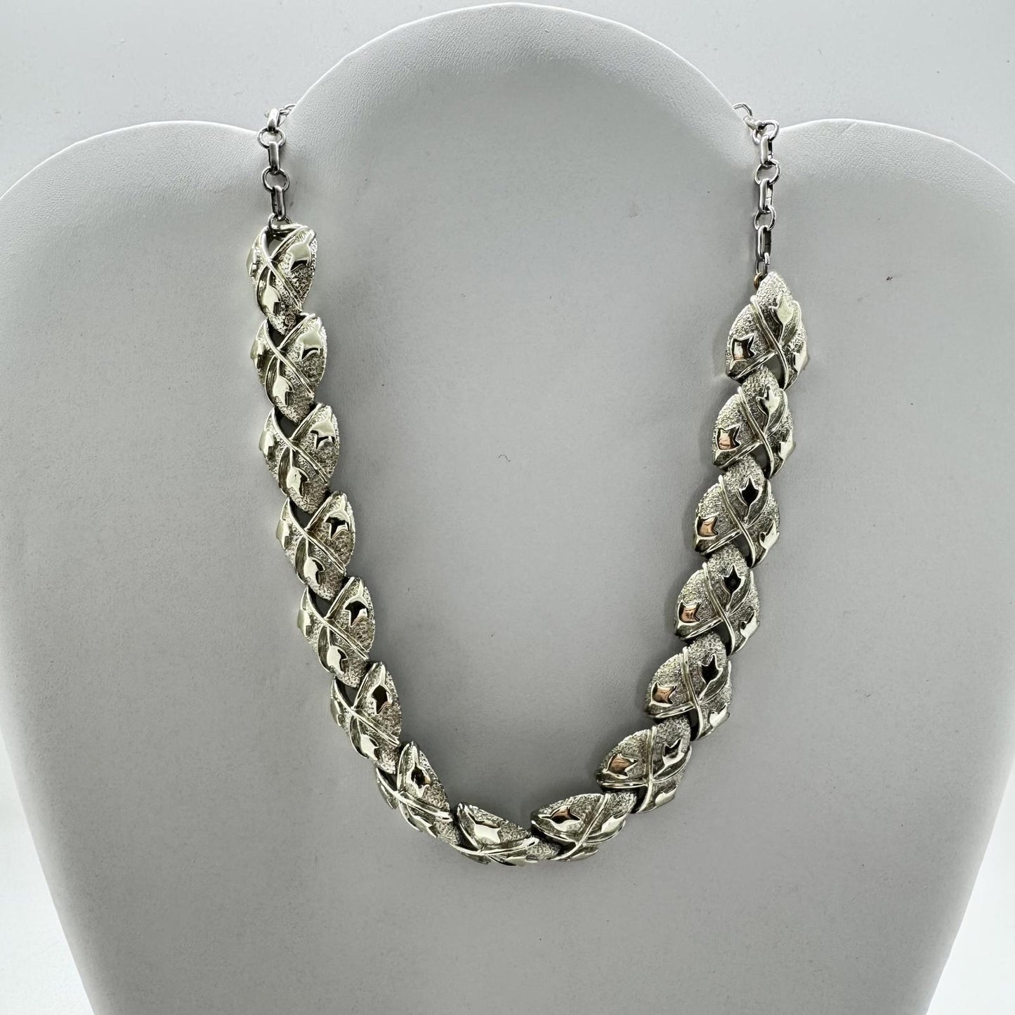 Vintage Silver-Tone Leaf Link Necklace – Art Deco Filigree Choker, Adjustable