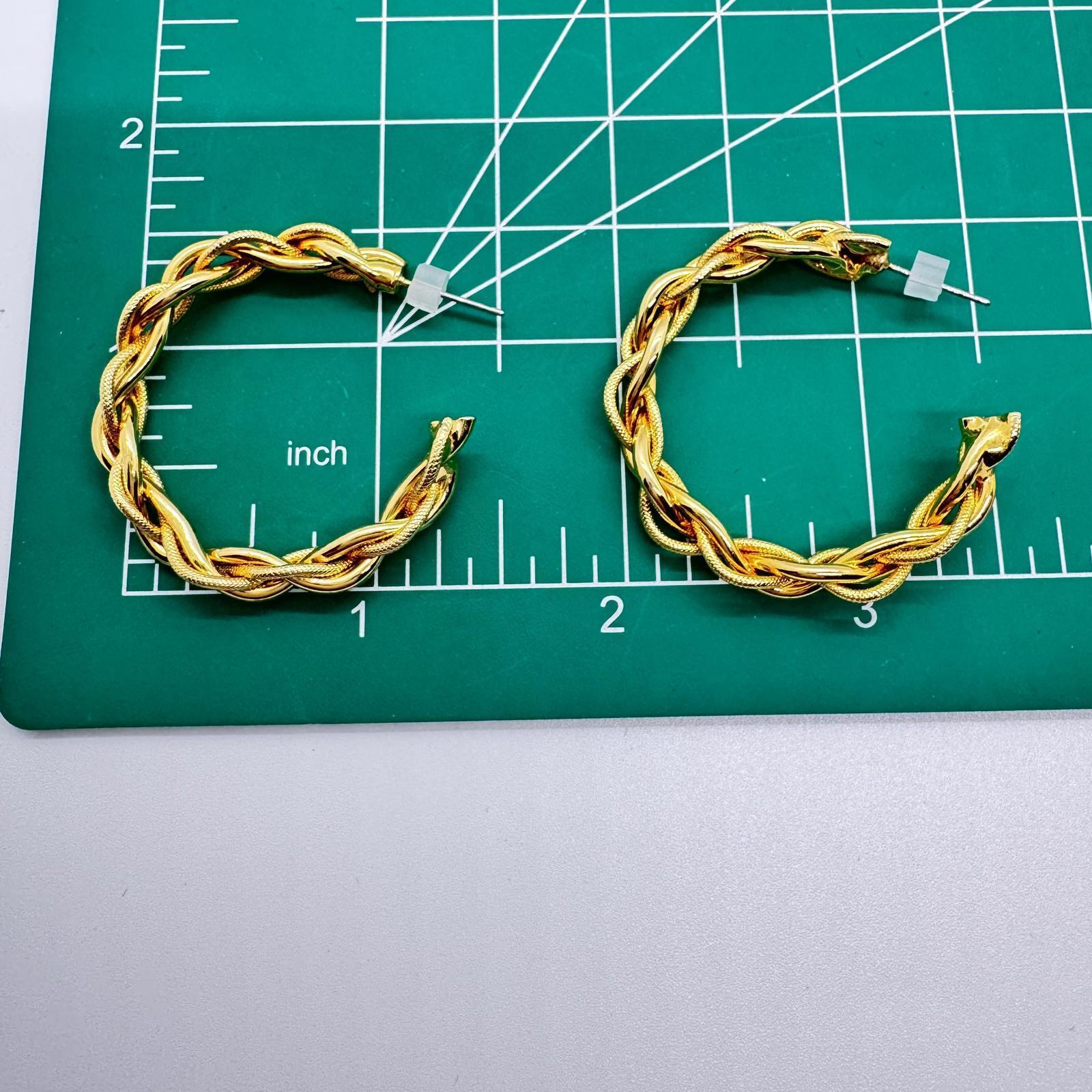 Vintage Gold-Tone Twisted Rope Hoop Earrings – Chunky Statement Jewelry