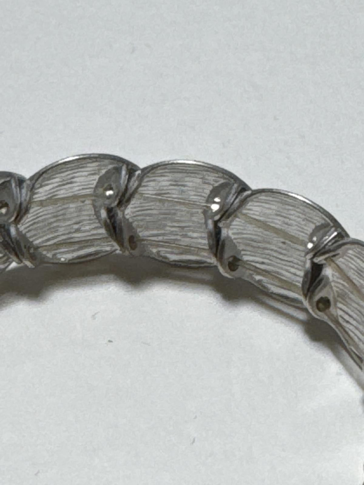 Elegant Silver Tone Scalloped Stetch Bracelet BoHo design