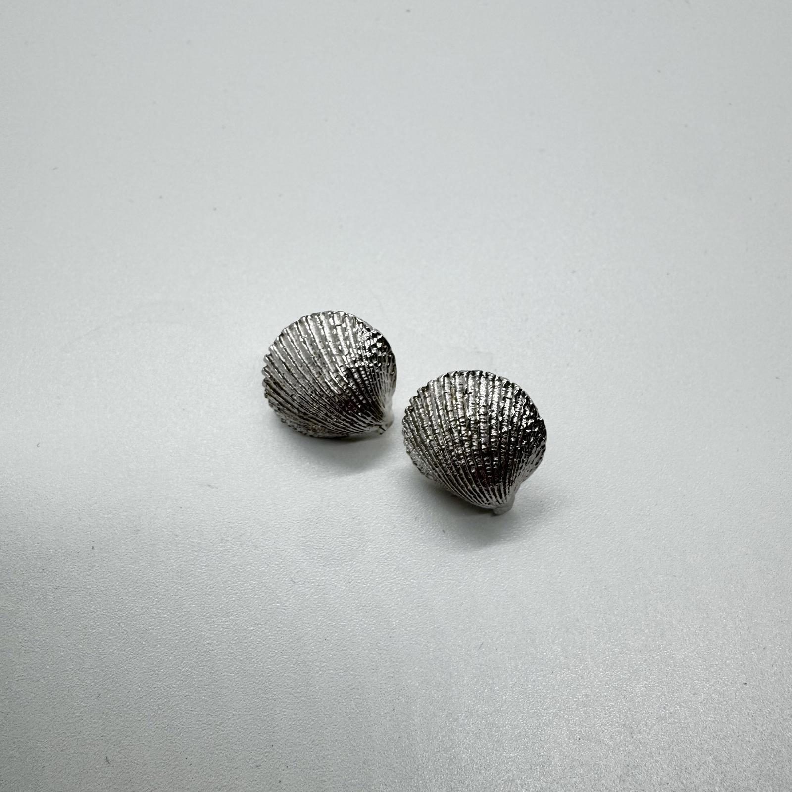 Vintage Silver-Tone Seashell Stud Earrings – Nautical Beach Jewelry