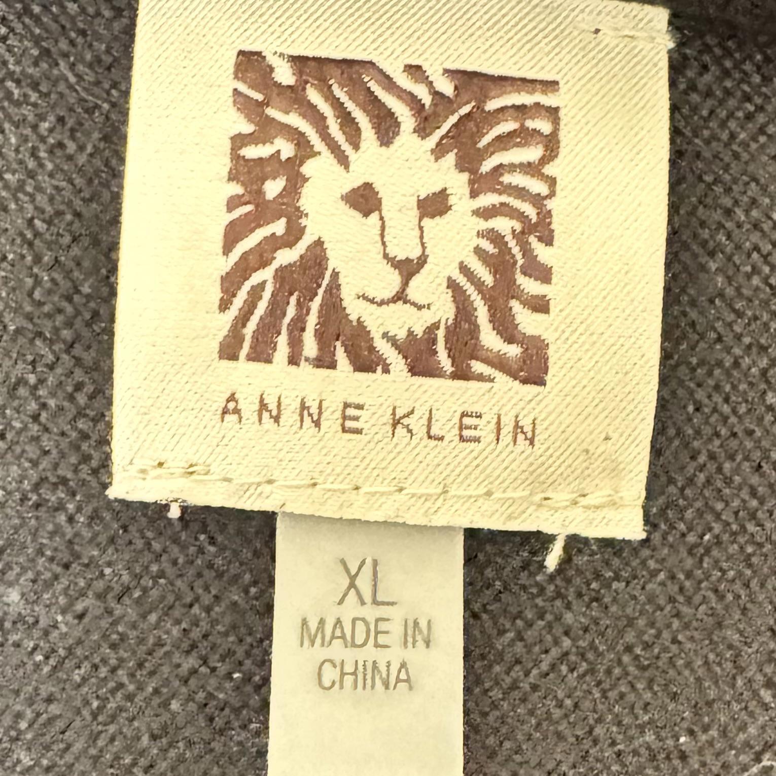 Anne Klein Stylish Black Lion Graphic Sweater/Shaw