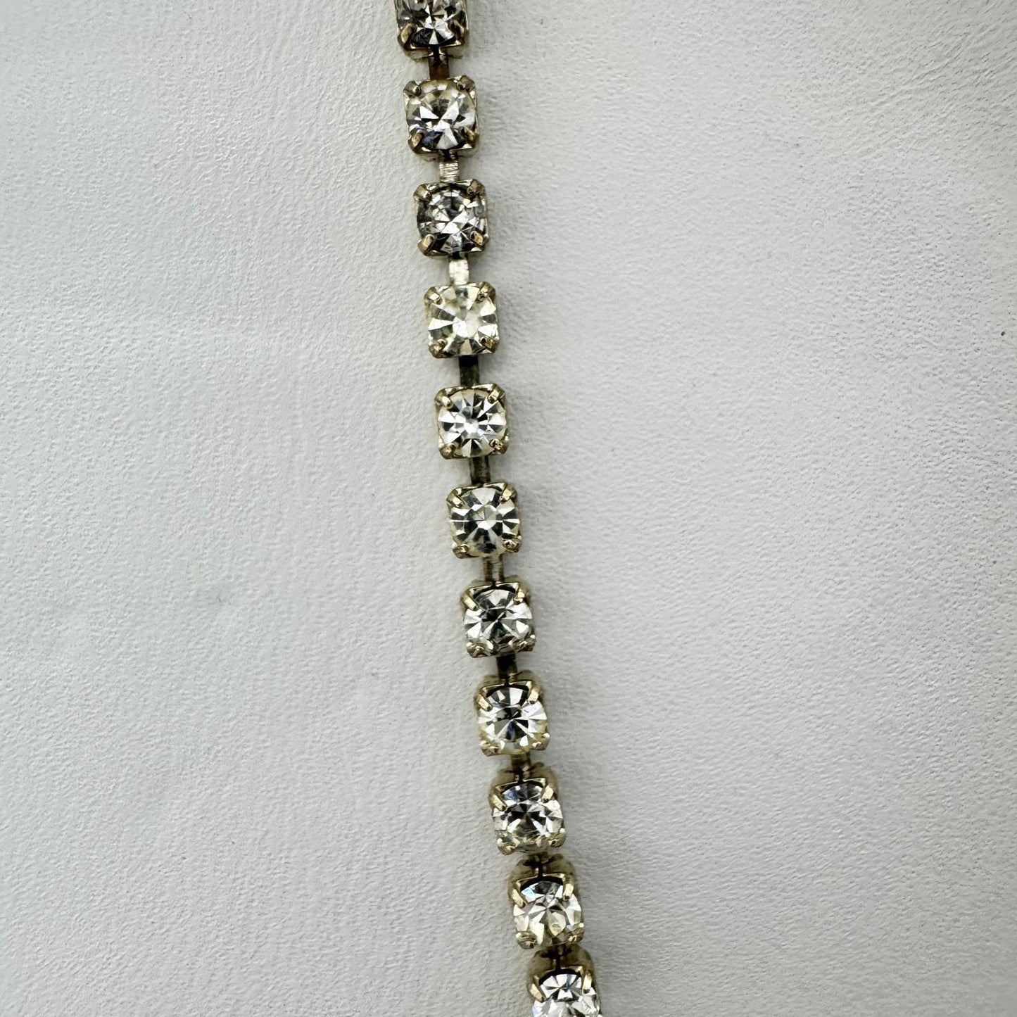 Vintage Rhinestone Necklace with Emerald Green Teardrop Pendant – Art Deco Glam