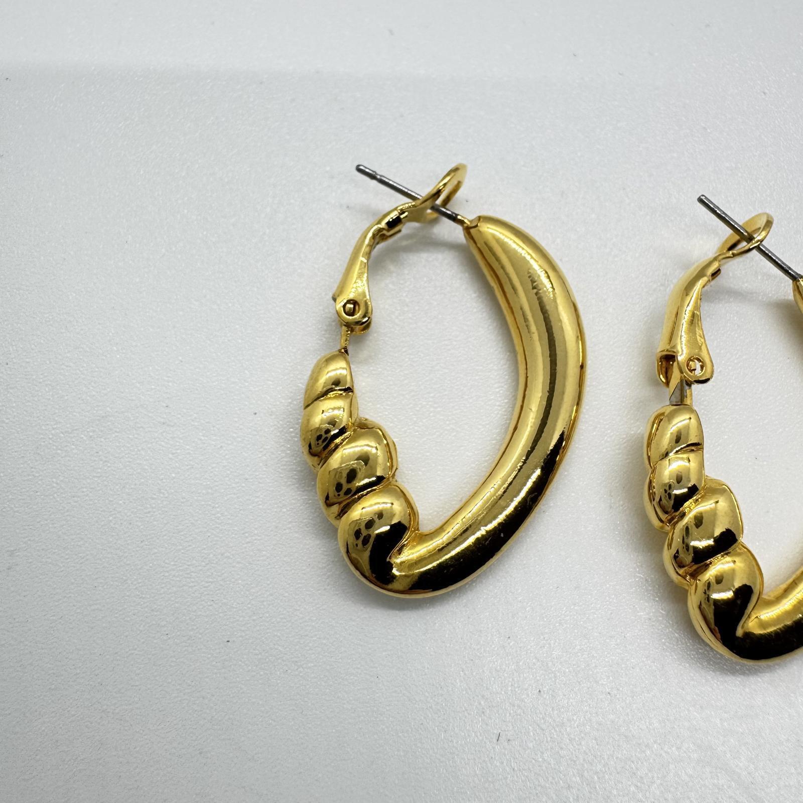 Vintage Gold-Tone Twist Hoop Earrings – Bold Retro Statement Jewelry