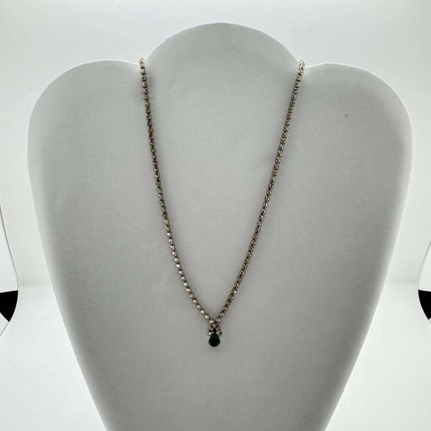 Vintage Rhinestone Necklace with Emerald Green Teardrop Pendant – Art Deco Glam
