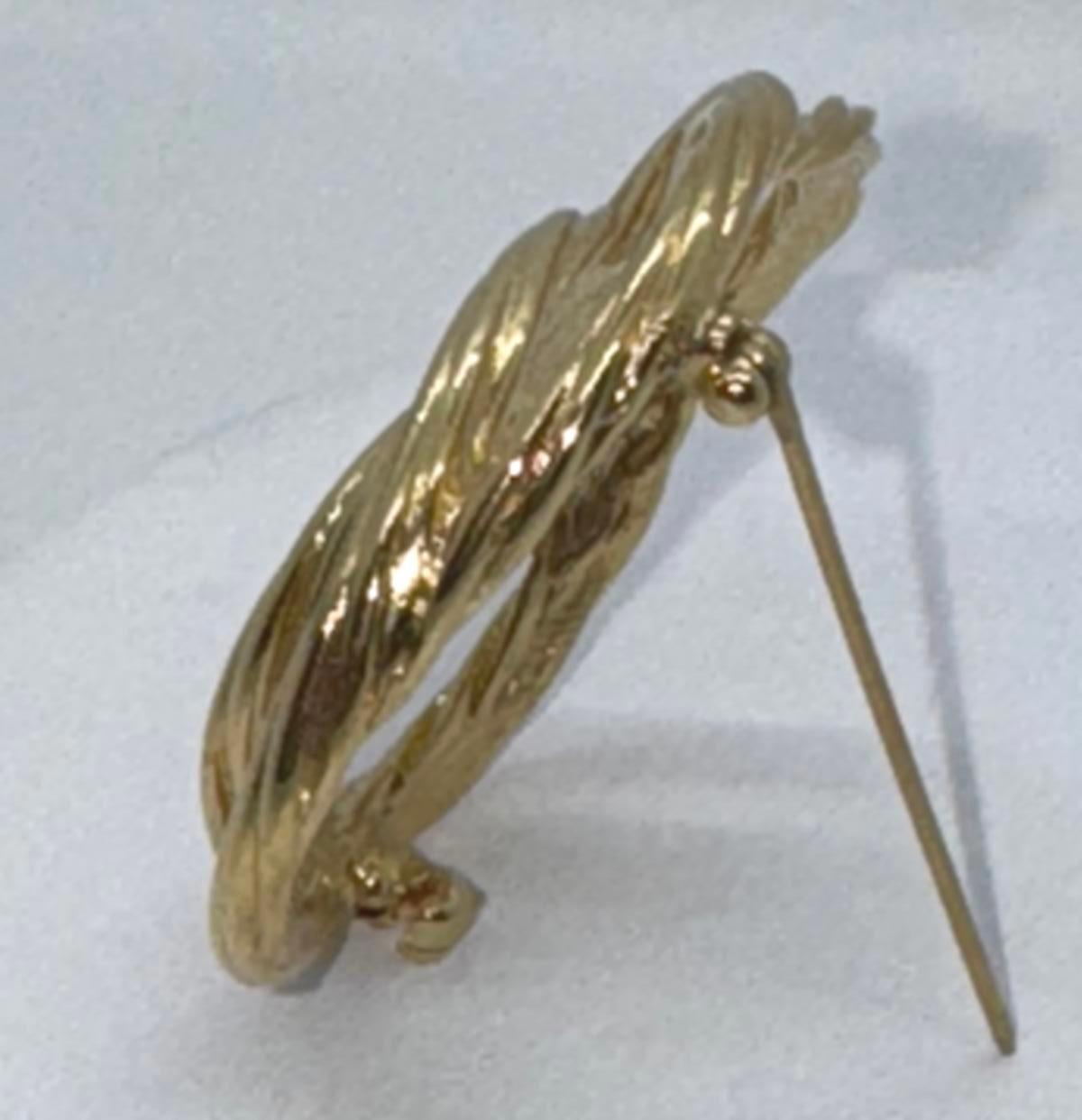 Elegant Gold Twisted Brooch Pin Grandmacore