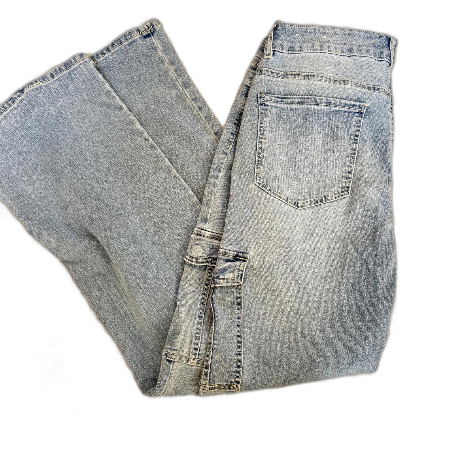 Stylish Women’s Cargo Jeans - Light Blue Denim