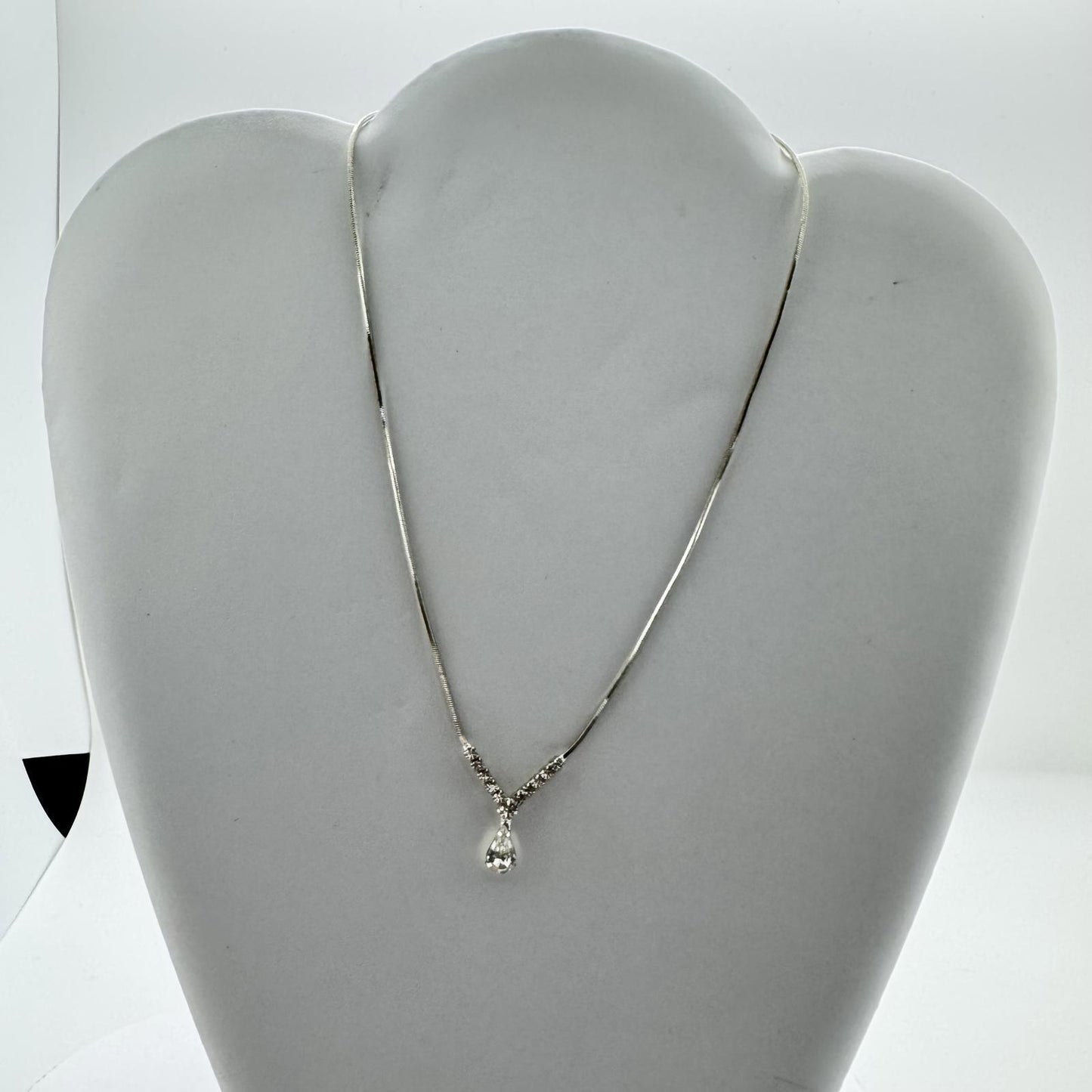 Elegant Silver-Tone Rhinestone Necklace – Teardrop Crystal Pendant, Bridal Glam