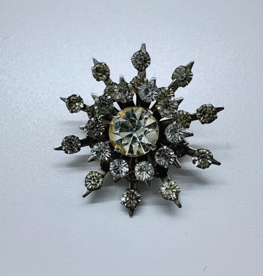 Vintage Silver-Tone Rhinestone Snowflake Brooch – Mid-Century Starburst Pin