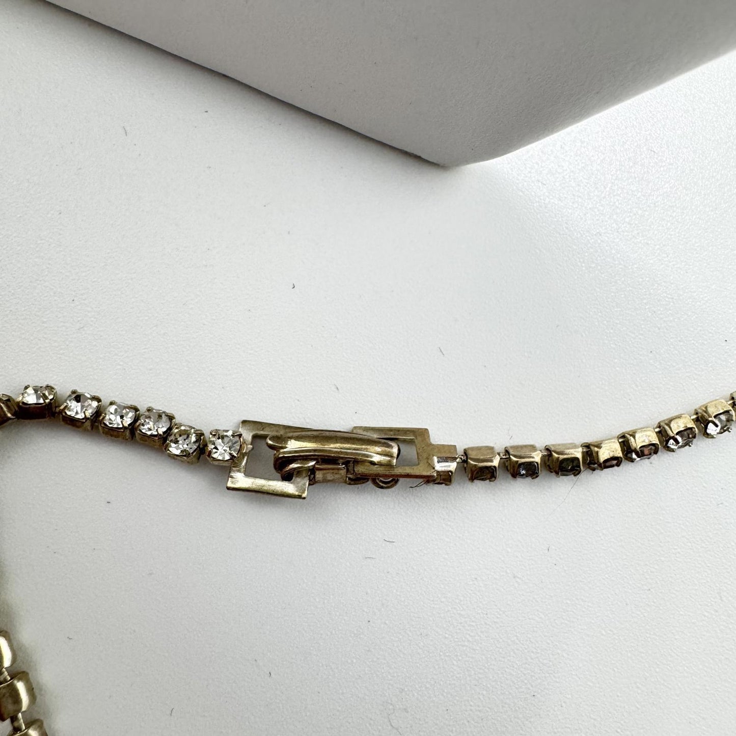 Vintage Rhinestone Necklace with Emerald Green Teardrop Pendant – Art Deco Glam
