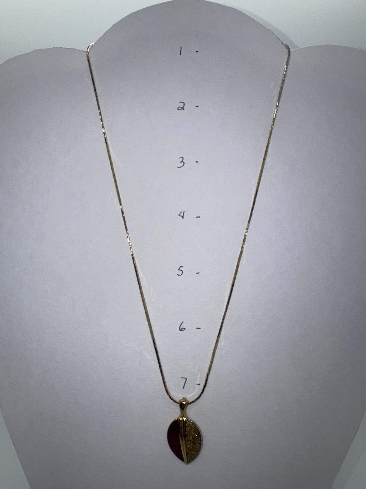 Vintage Gold-Tone Red & Gold Glitter Pendant Necklace – Elegant Retro Jewelry