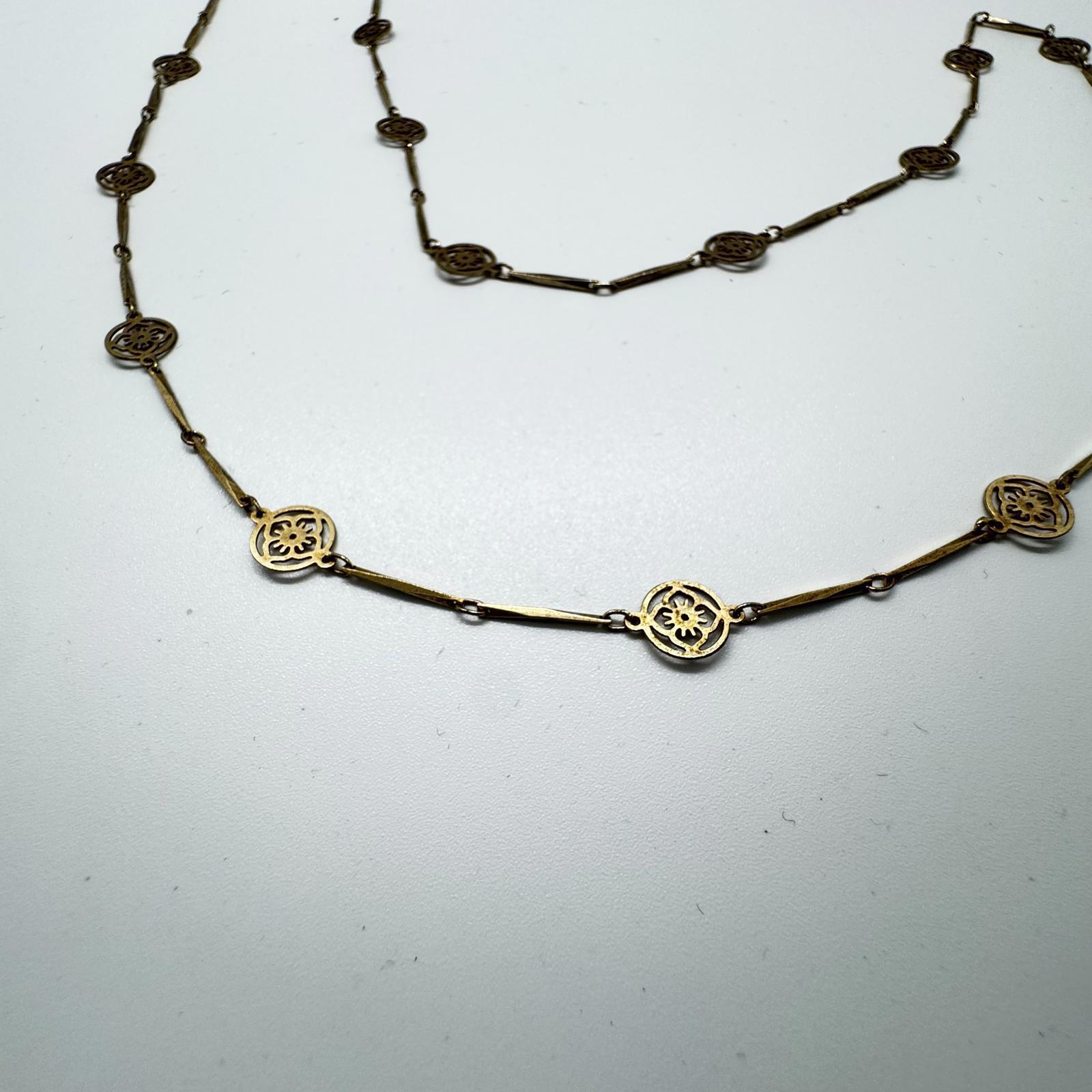 Vintage Avon Gold-Tone Filigree Medallion Station Necklace – Elegant & Delicate